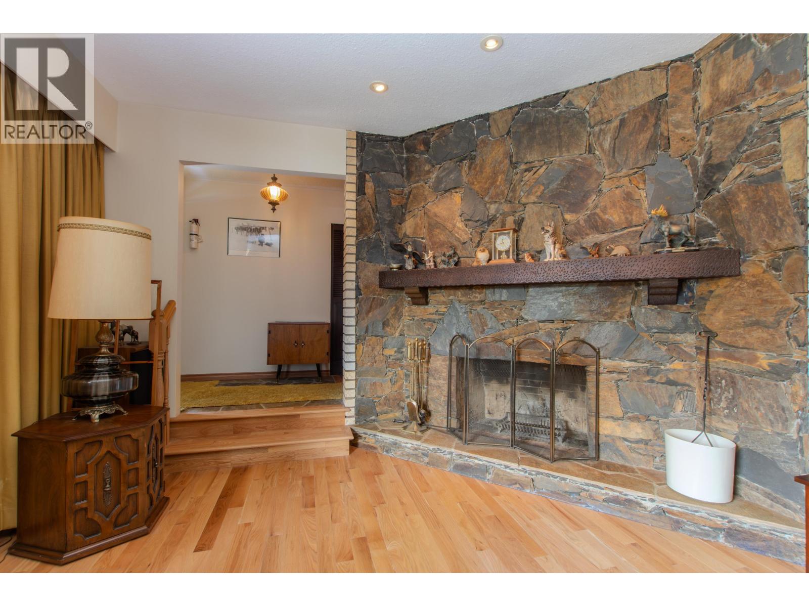 41560 GOVERNMENT ROAD, Squamish