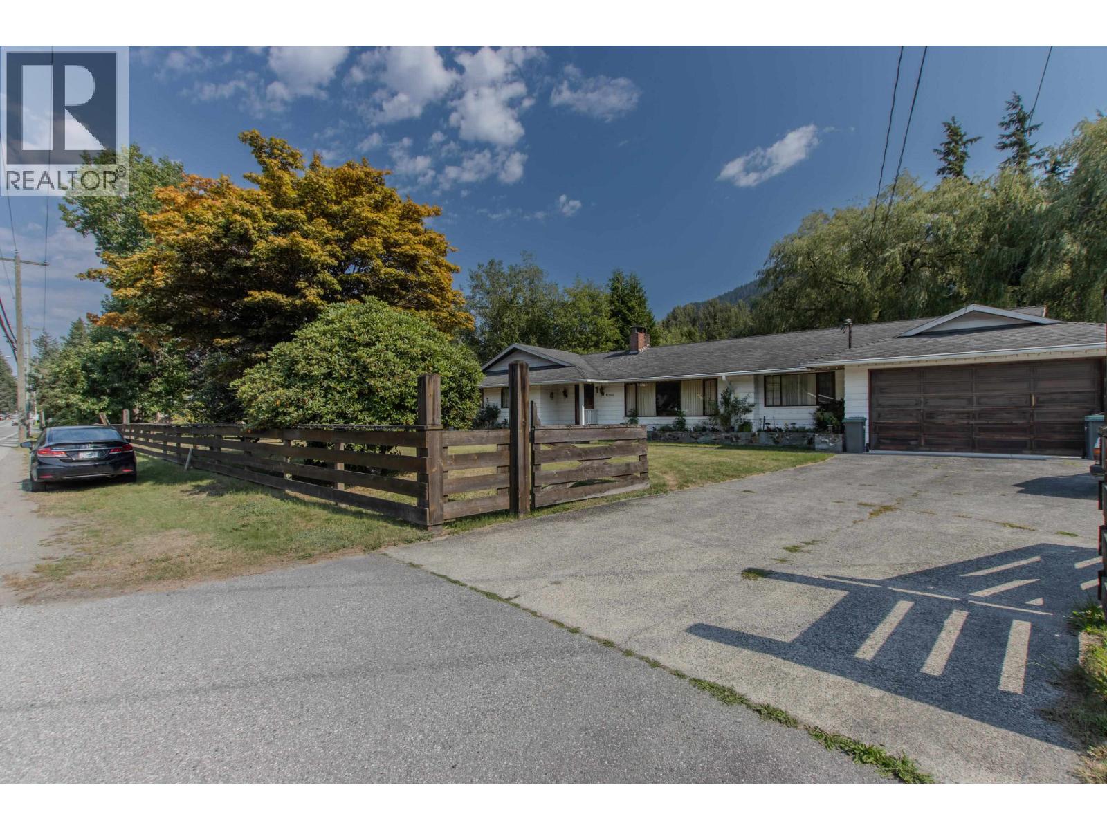 41560 GOVERNMENT ROAD, Squamish