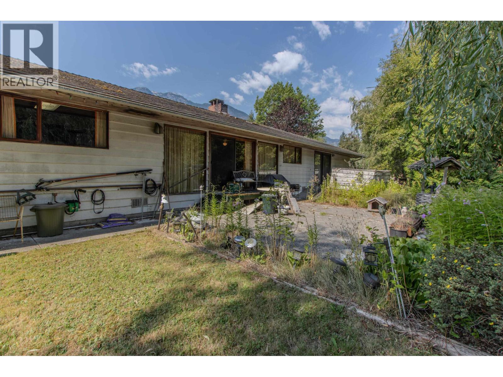 41560 GOVERNMENT ROAD, Squamish