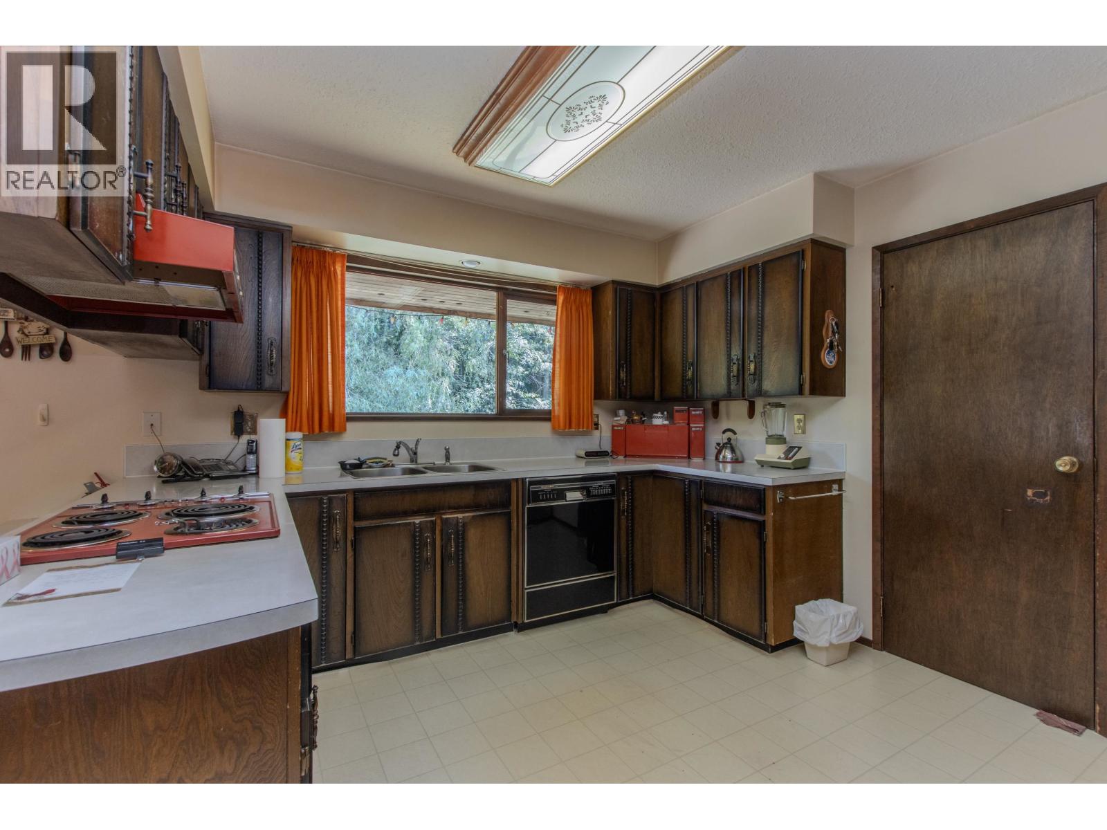 41560 GOVERNMENT ROAD, Squamish