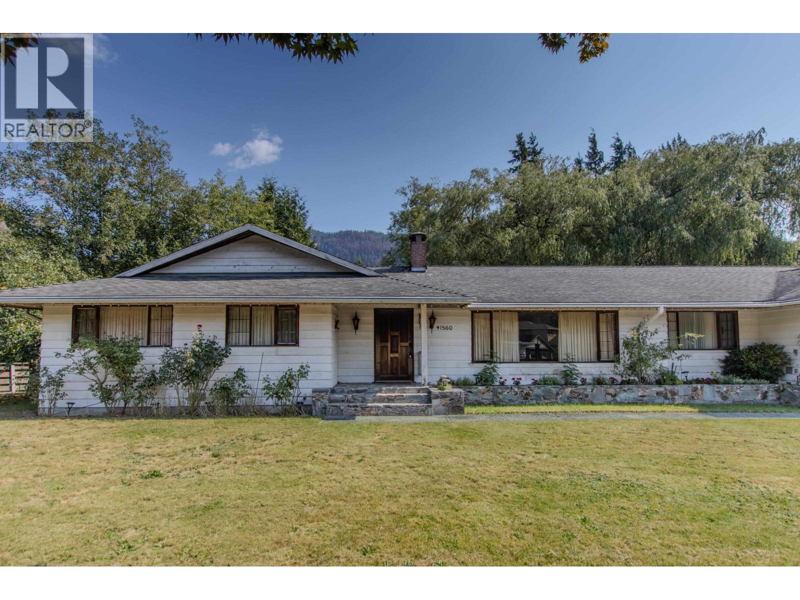 41560 GOVERNMENT ROAD, Squamish