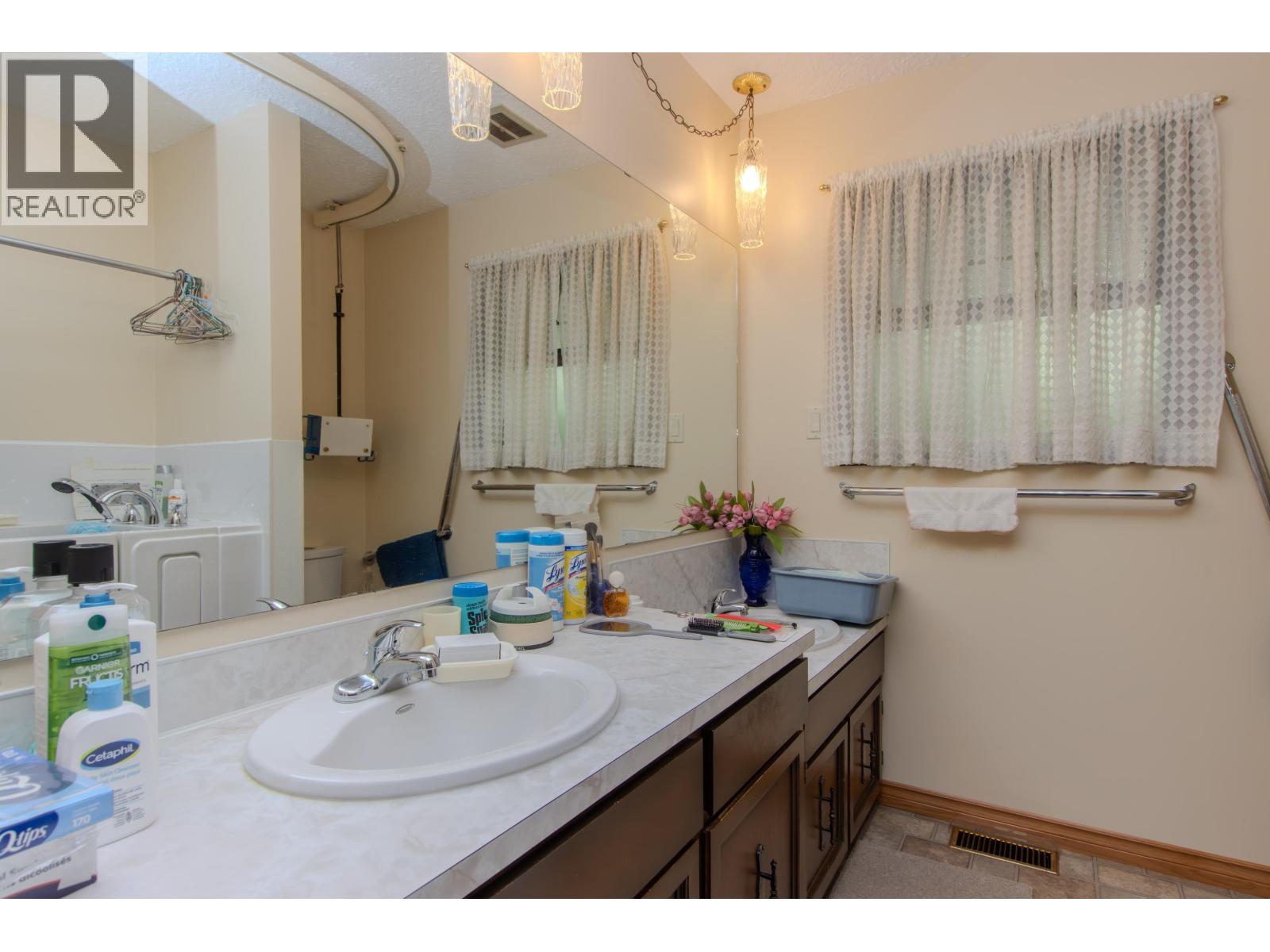 41560 GOVERNMENT ROAD, Squamish