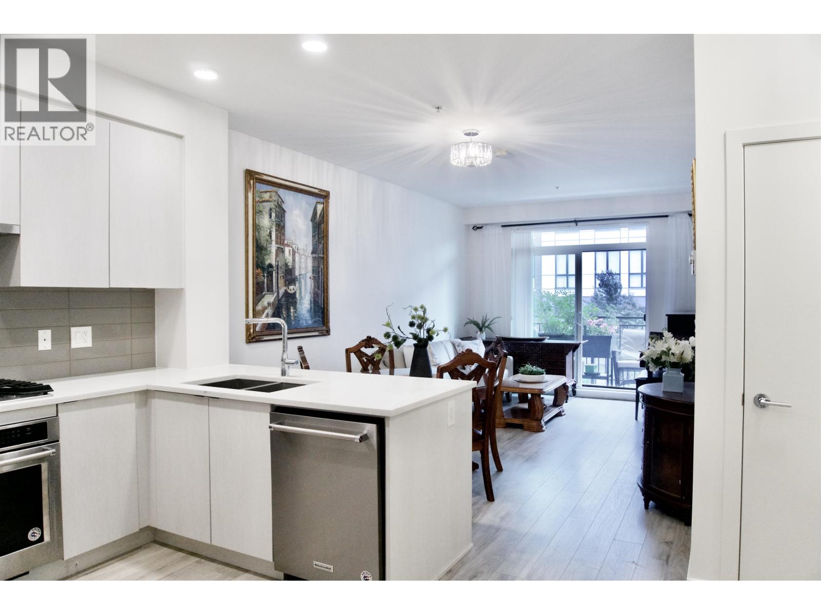 Photo 6 of 306 621 Regan Avenue, Coquitlam BC