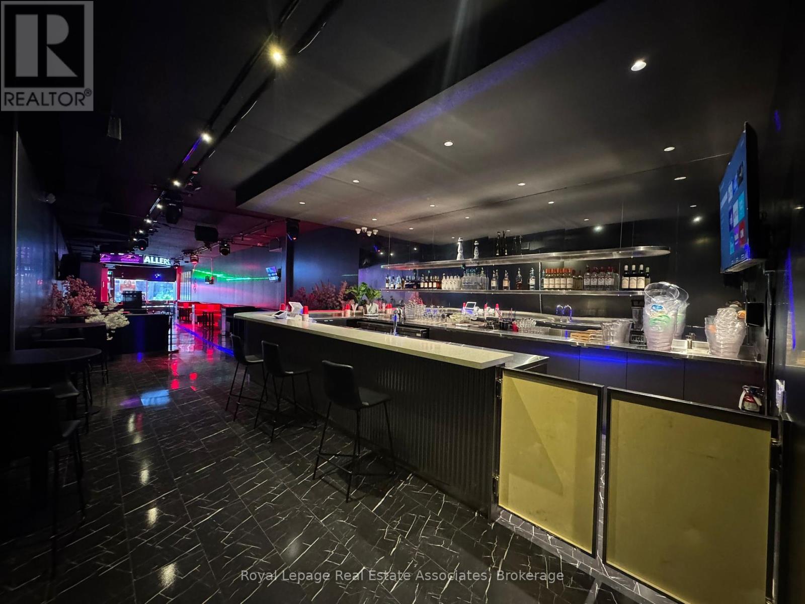 Photo 17 of 560 Queen Street W, Toronto ON