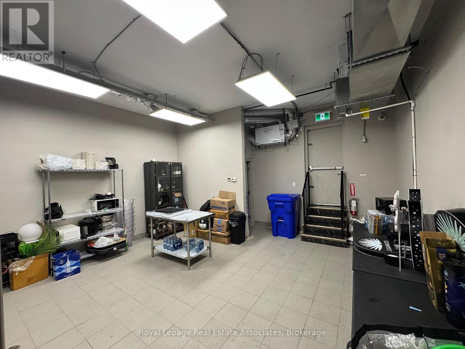 Photo 18 of 560 Queen Street W, Toronto ON