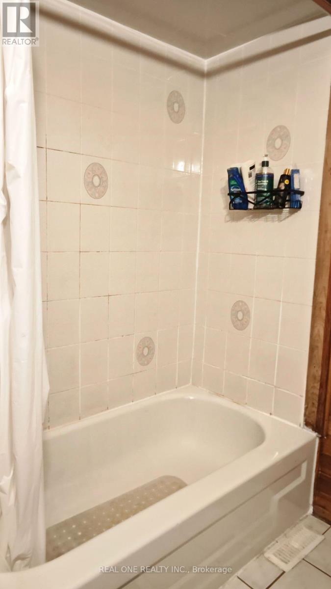 Photo 13 of 38 81 Brookmill Boulevard, Toronto ON