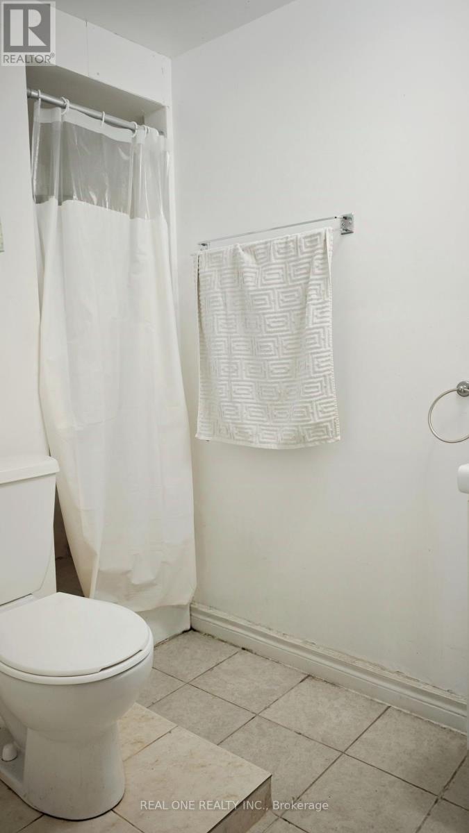 Photo 14 of 38 81 Brookmill Boulevard, Toronto ON
