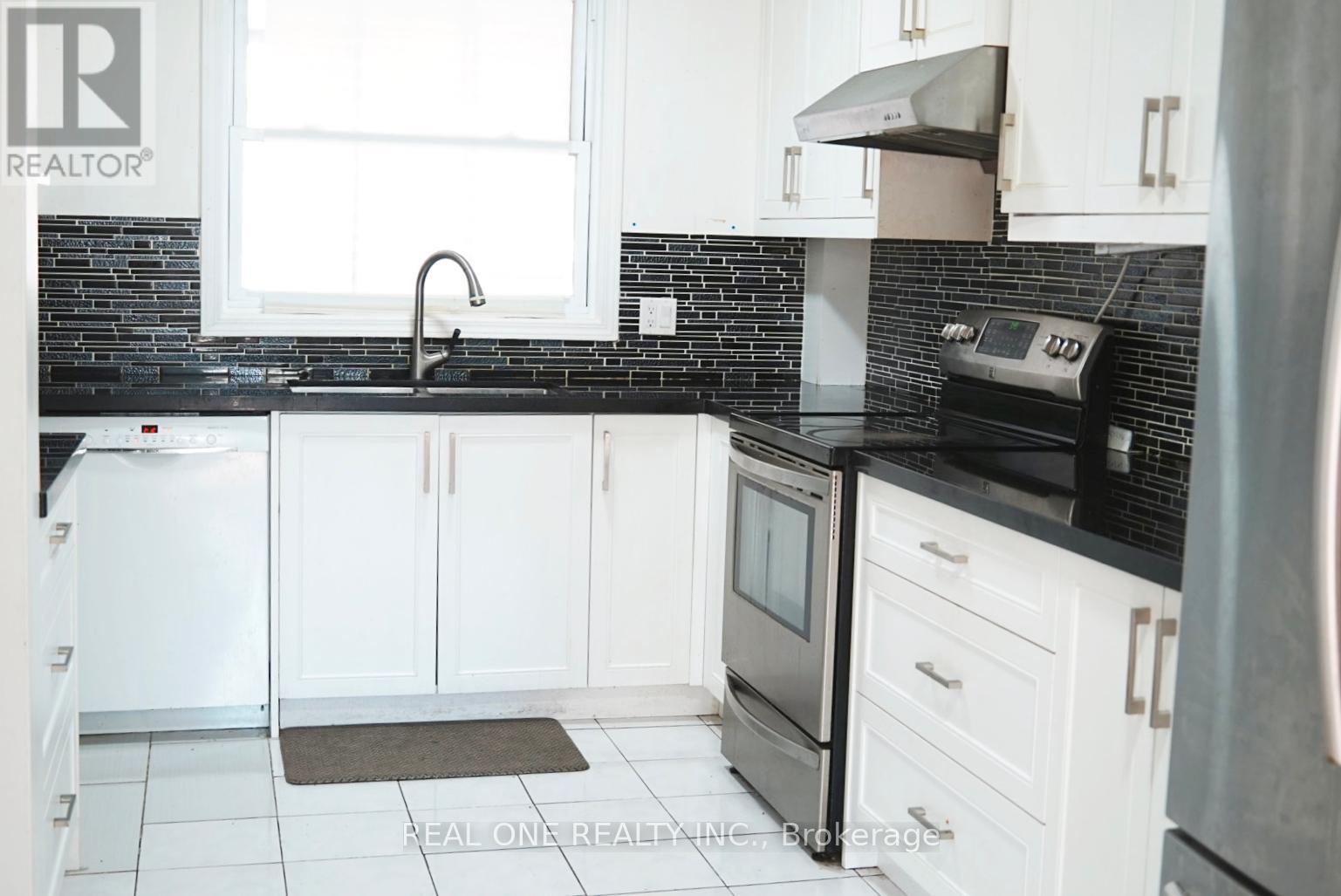 Photo 2 of 38 81 Brookmill Boulevard, Toronto ON