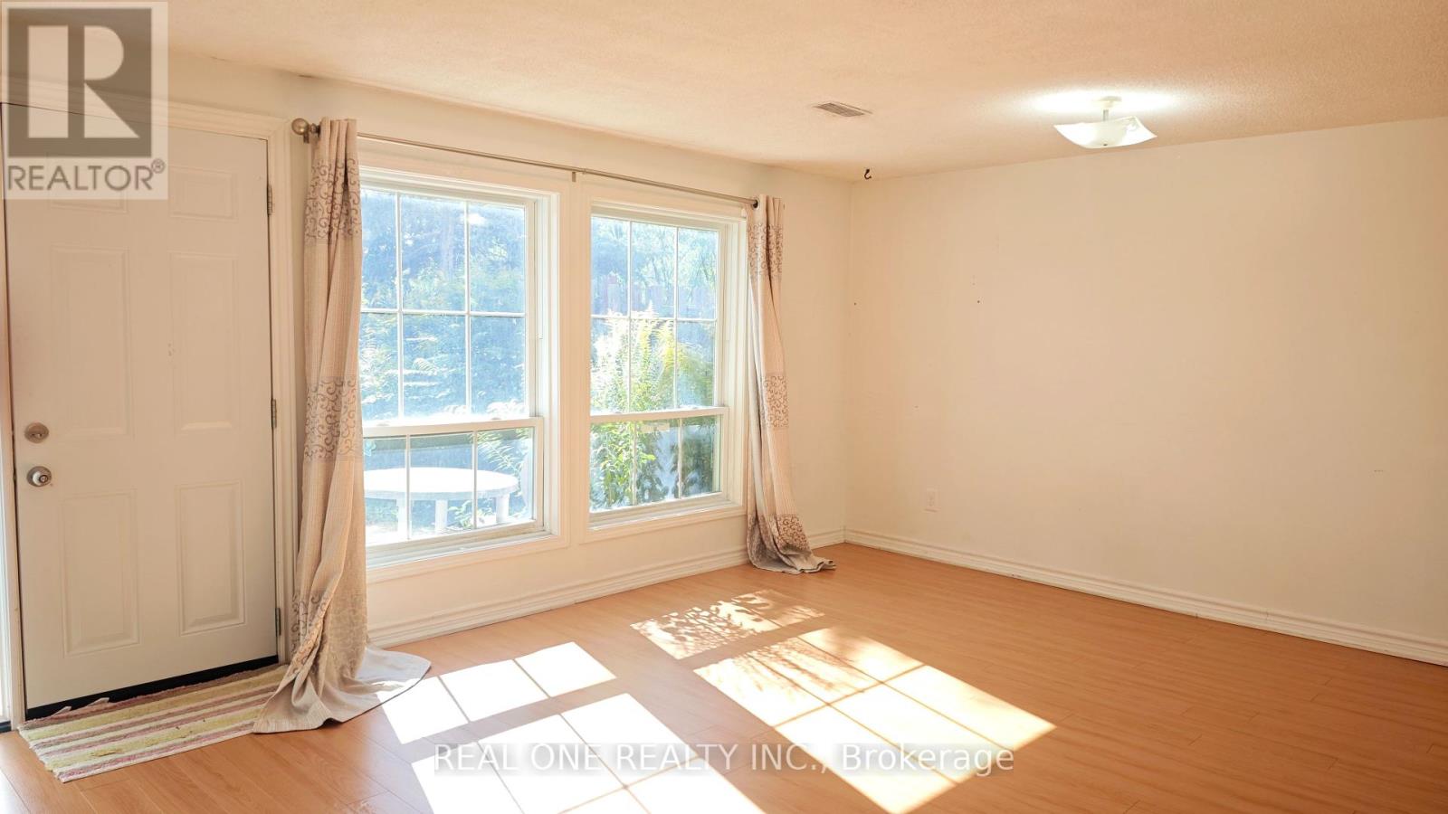 Photo 5 of 38 81 Brookmill Boulevard, Toronto ON