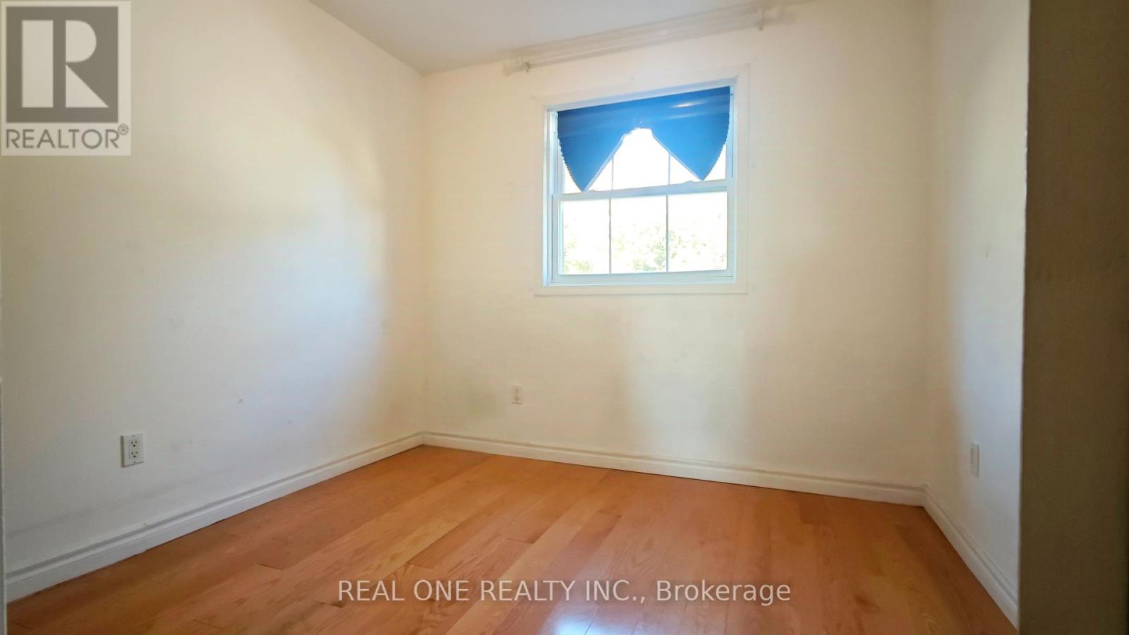 Photo 9 of 38 81 Brookmill Boulevard, Toronto ON