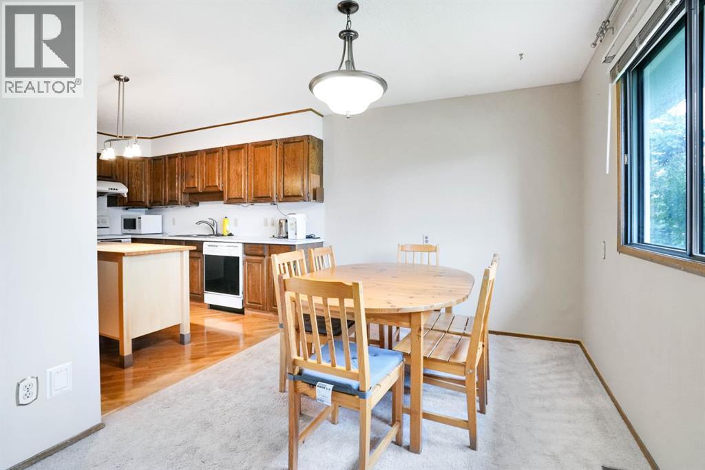 Photo 5 of 6908 Coach Hill Road Sw, Calgary AB
