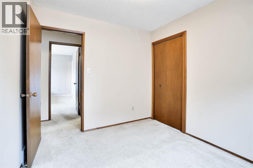 Photo 18 of 6908 Coach Hill Road Sw, Calgary AB