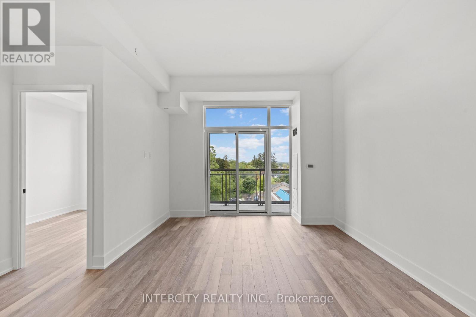 Photo 12 of 519 2075 King Road, King ON