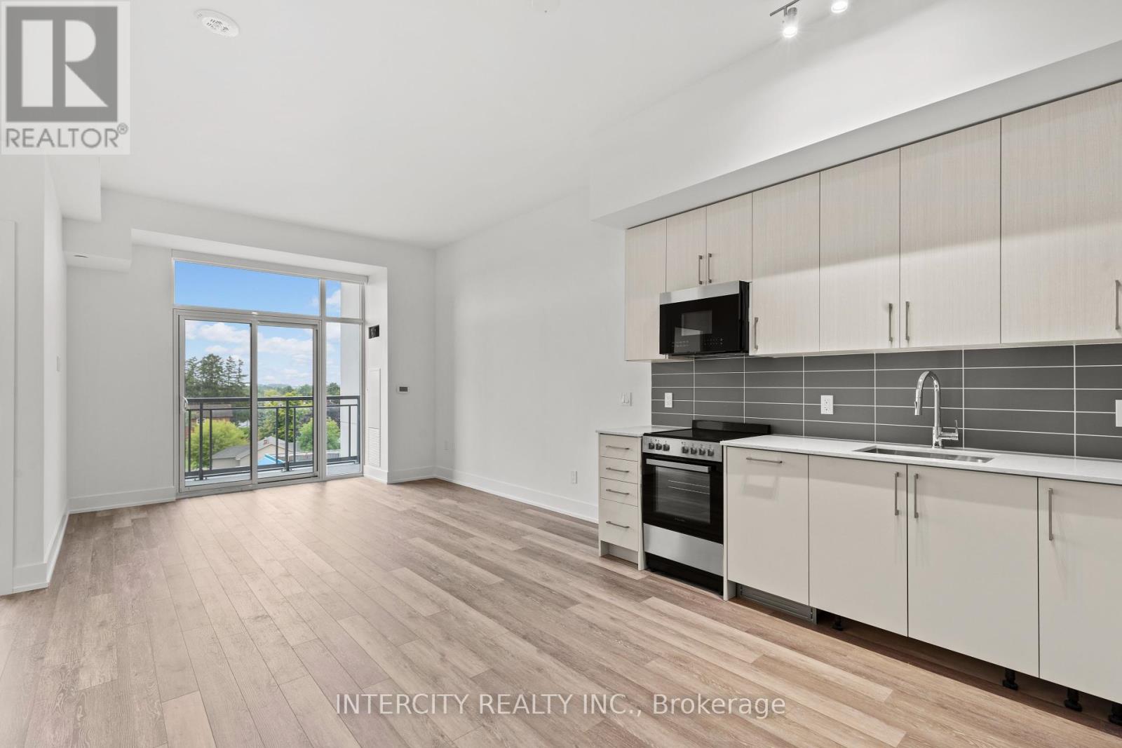 Photo 9 of 519 2075 King Road, King ON