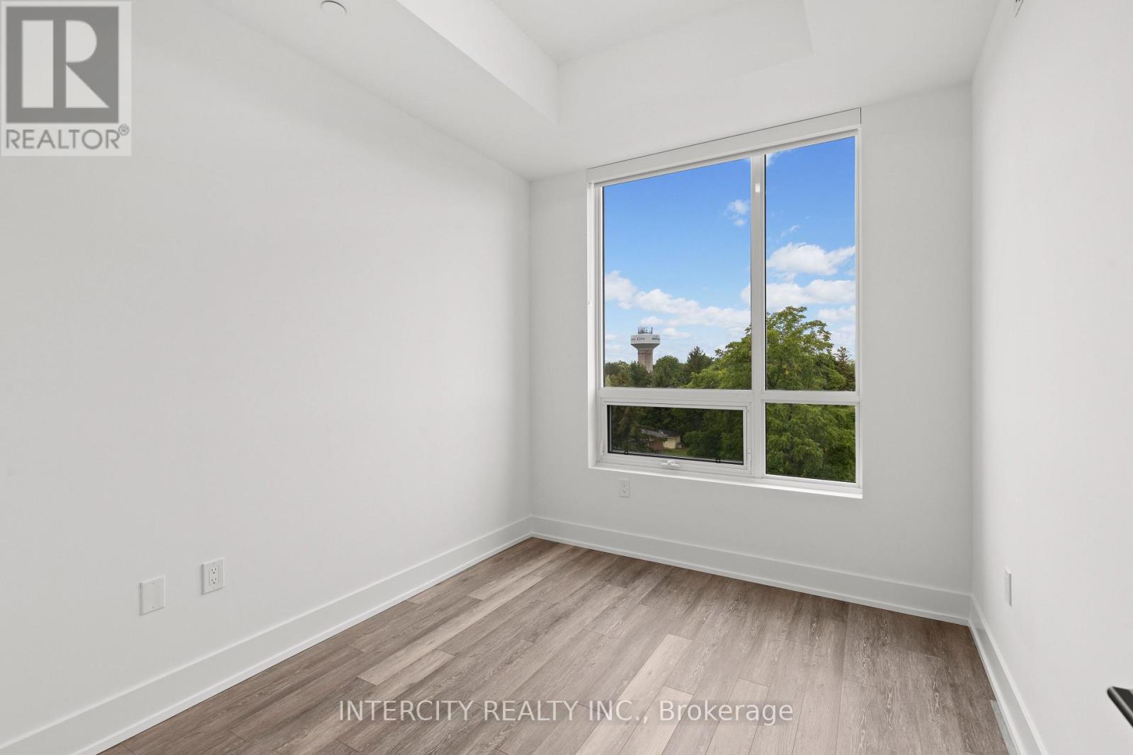 Photo 17 of 519 2075 King Road, King ON