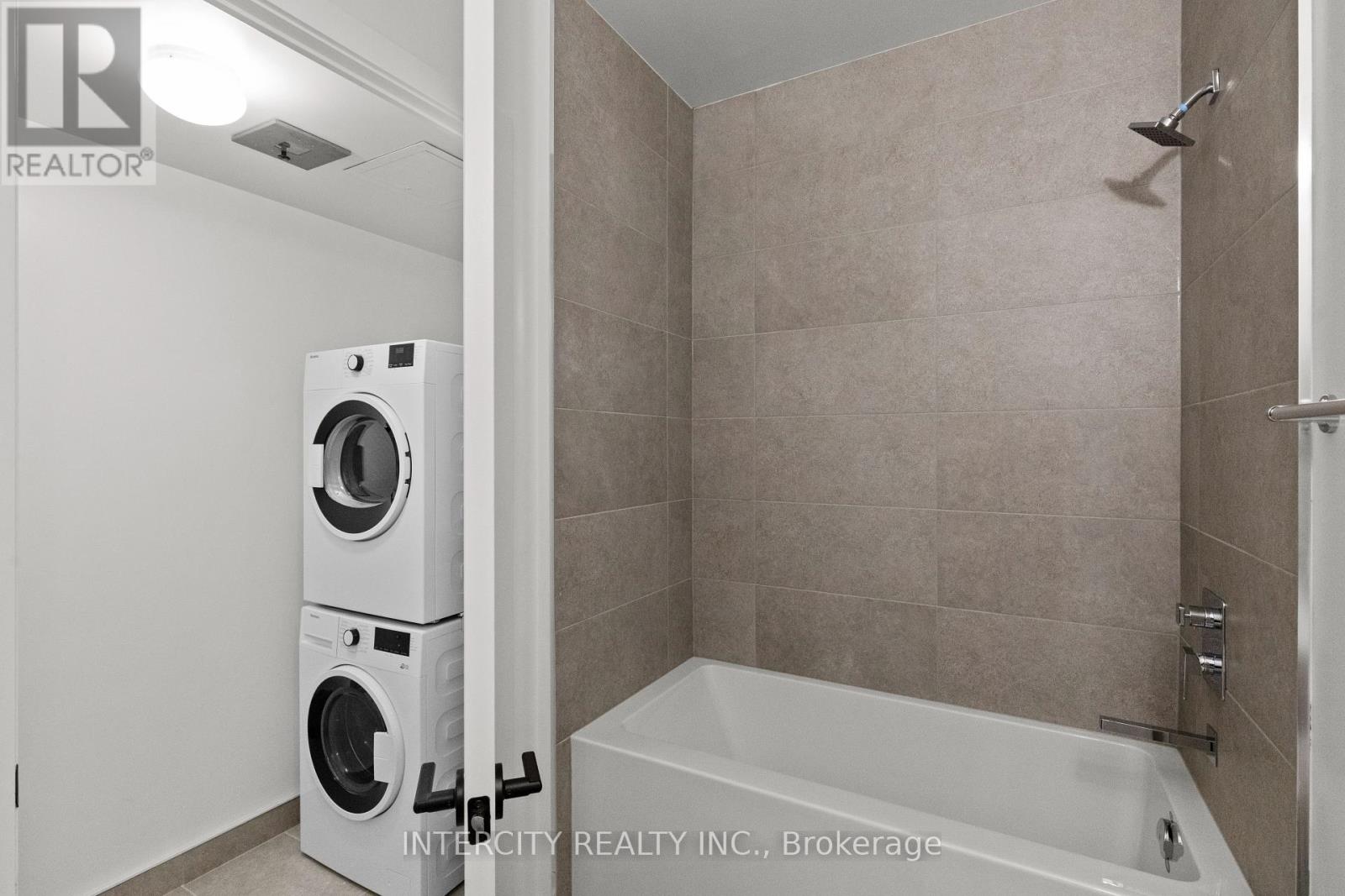 Photo 15 of 519 2075 King Road, King ON