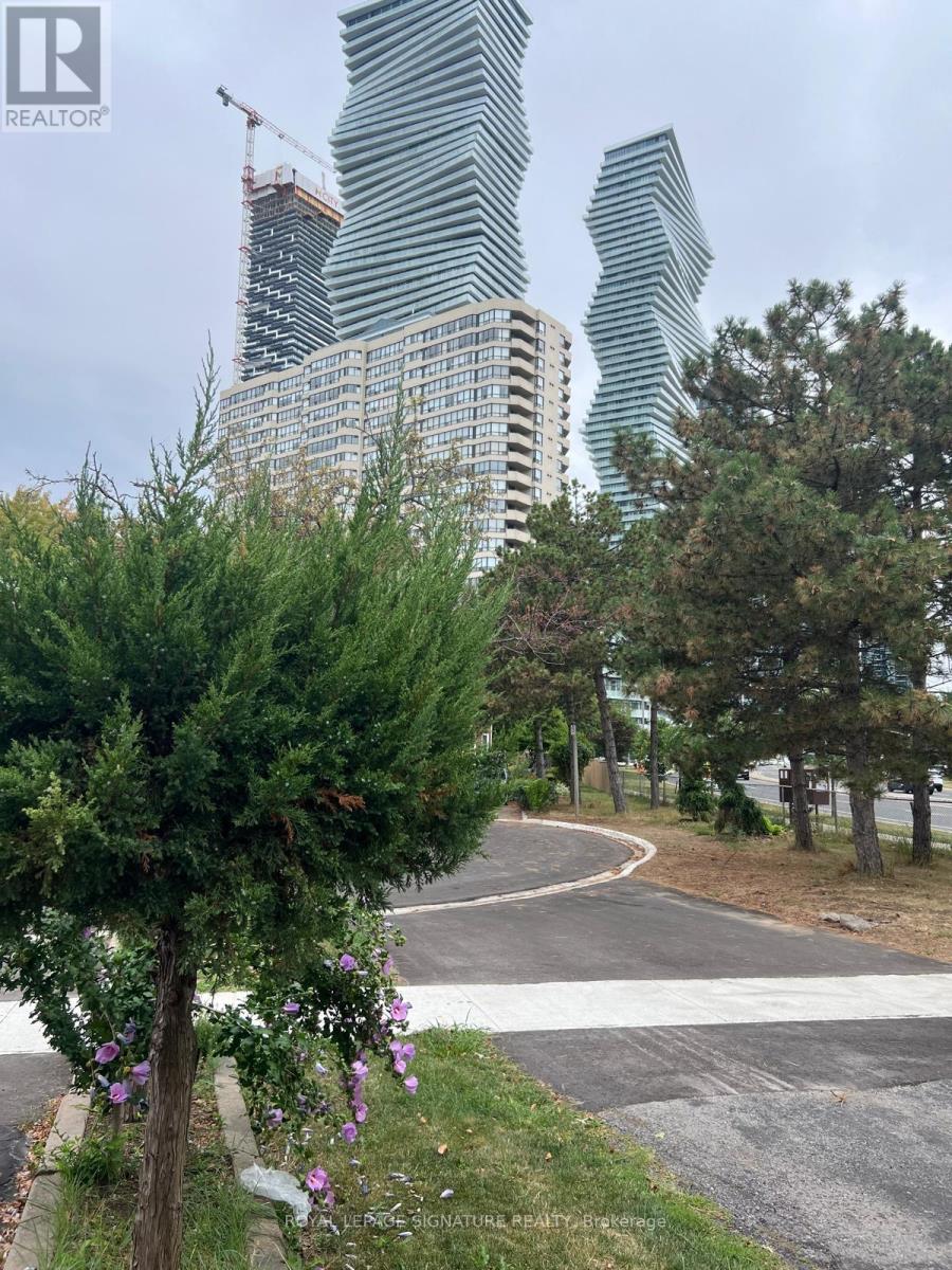 Photo 15 of 3603 Copernicus Drive, Mississauga ON
