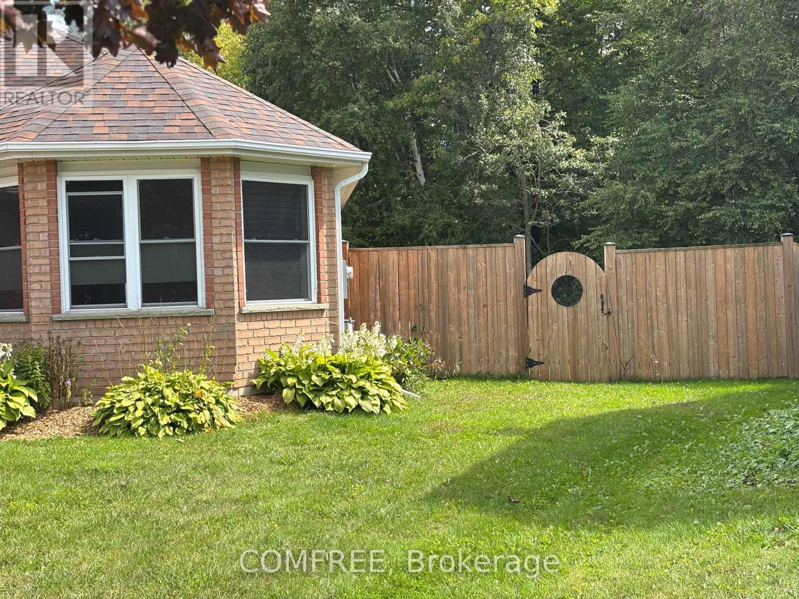 Photo 2 of 25 Mcgregor Court, Southgate ON