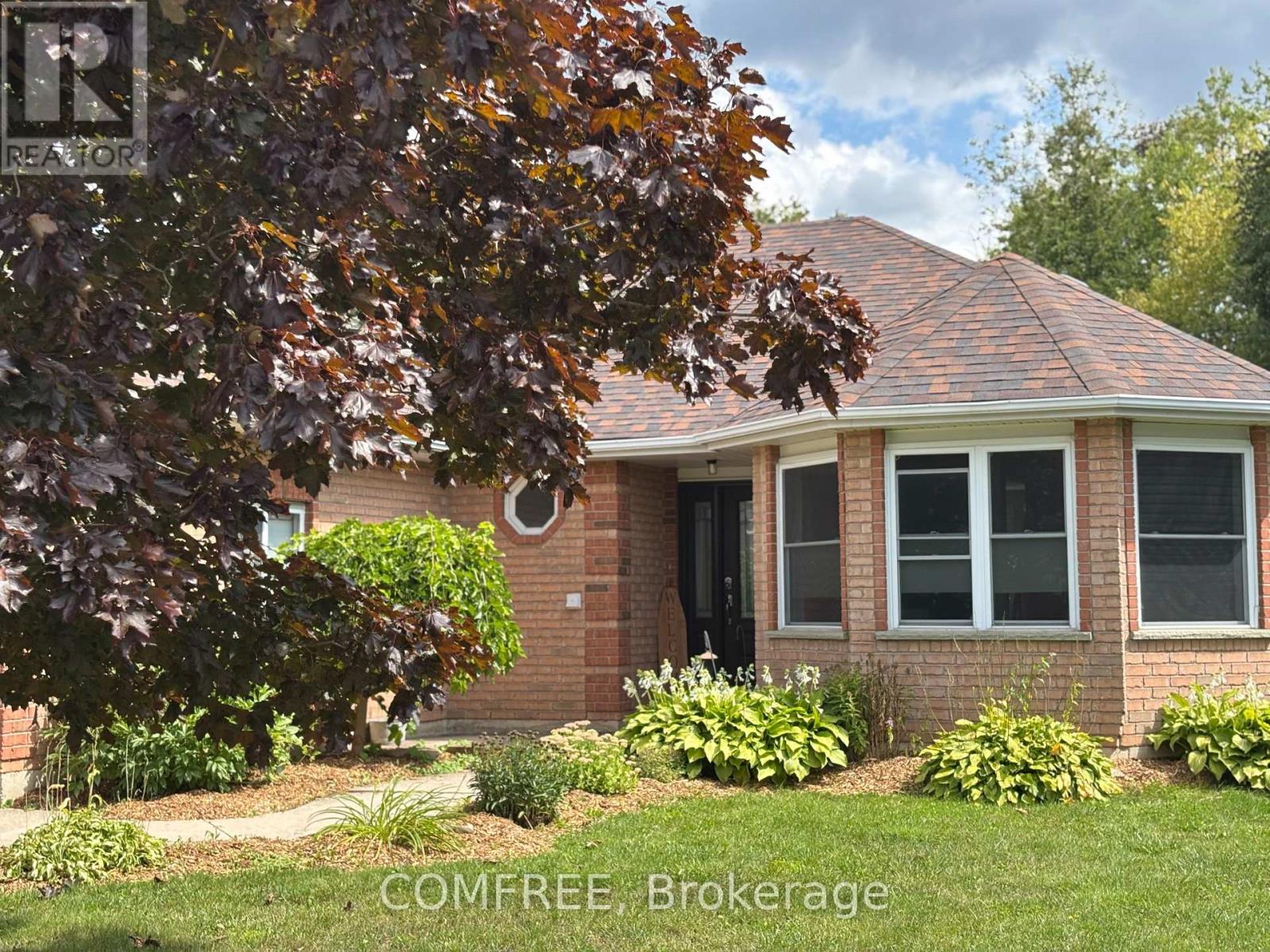 Photo 3 of 25 Mcgregor Court, Southgate ON