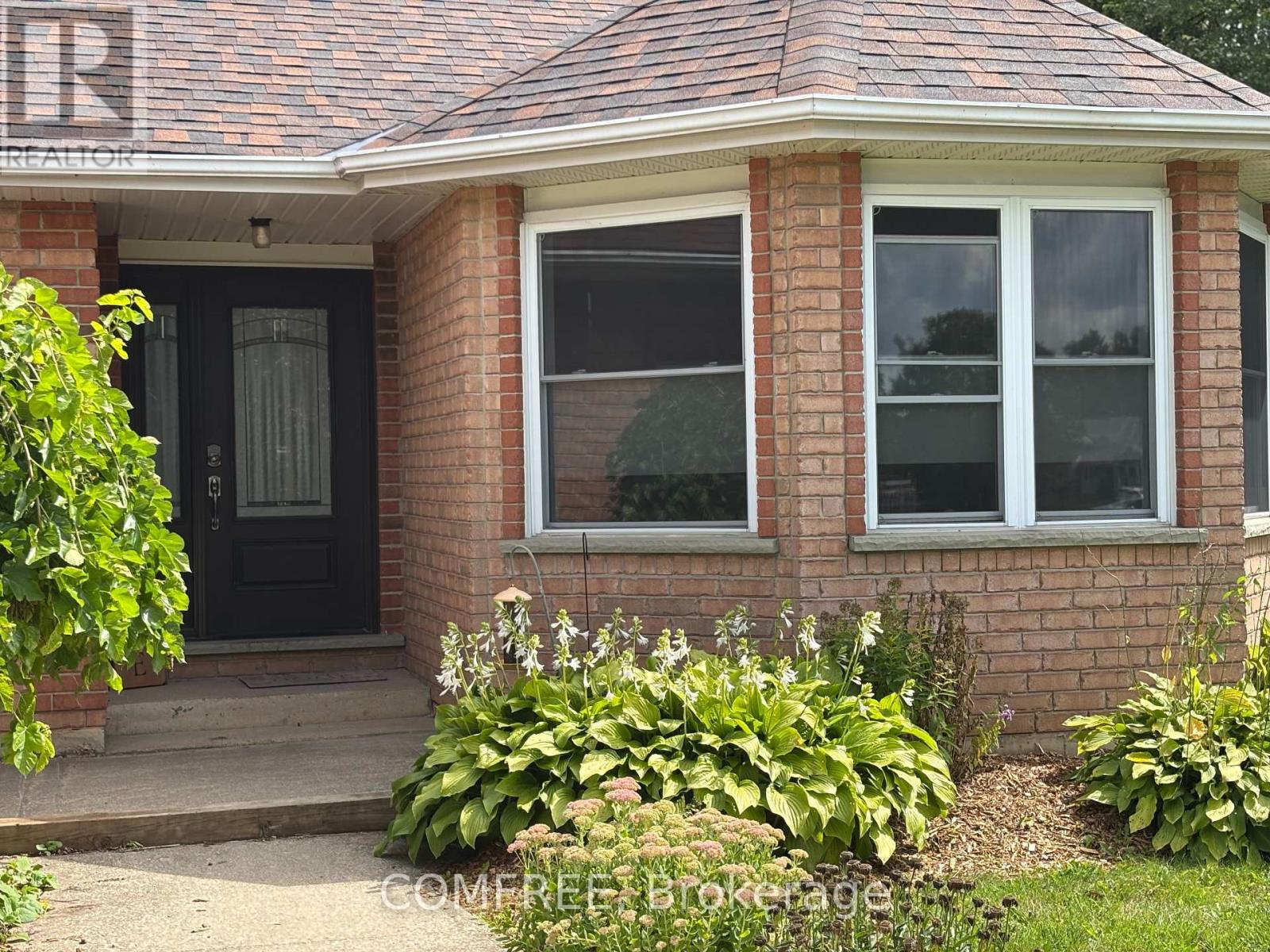 Photo 4 of 25 Mcgregor Court, Southgate ON