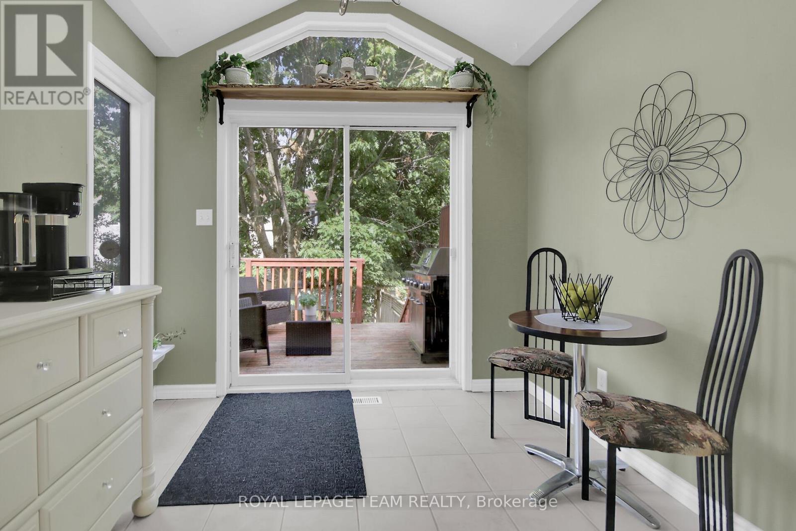 Photo 13 of 75 Inverary Drive, Ottawa ON