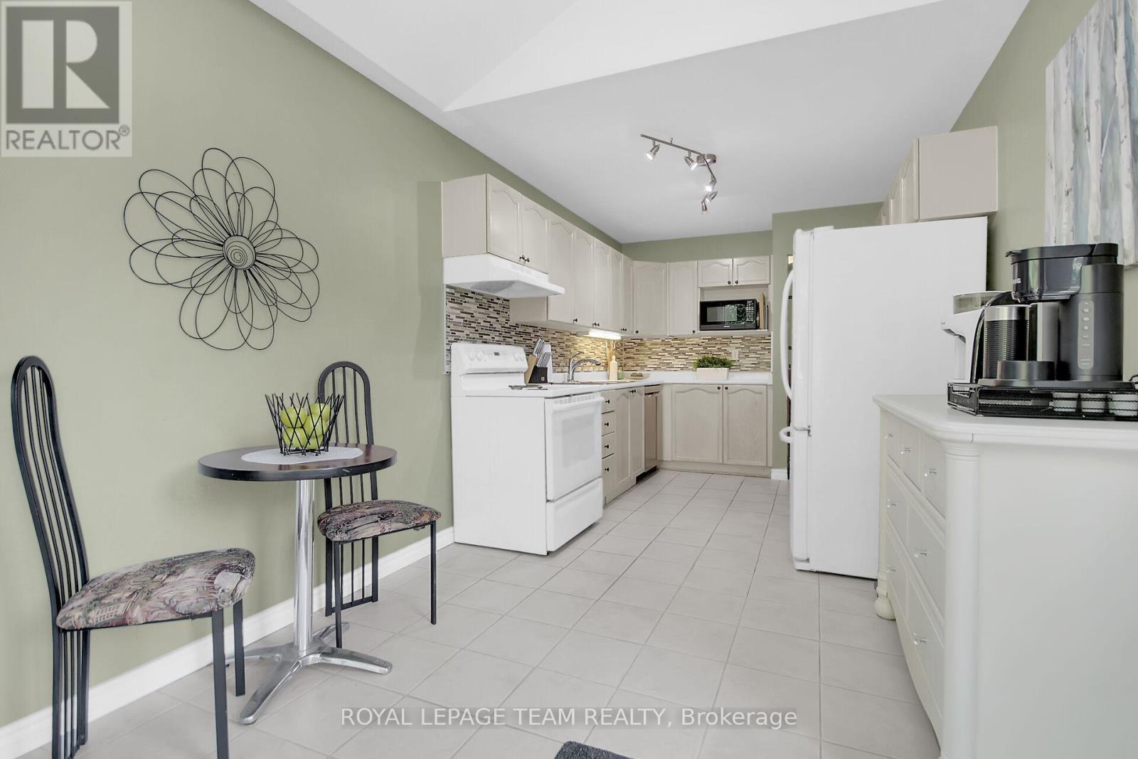 Photo 14 of 75 Inverary Drive, Ottawa ON