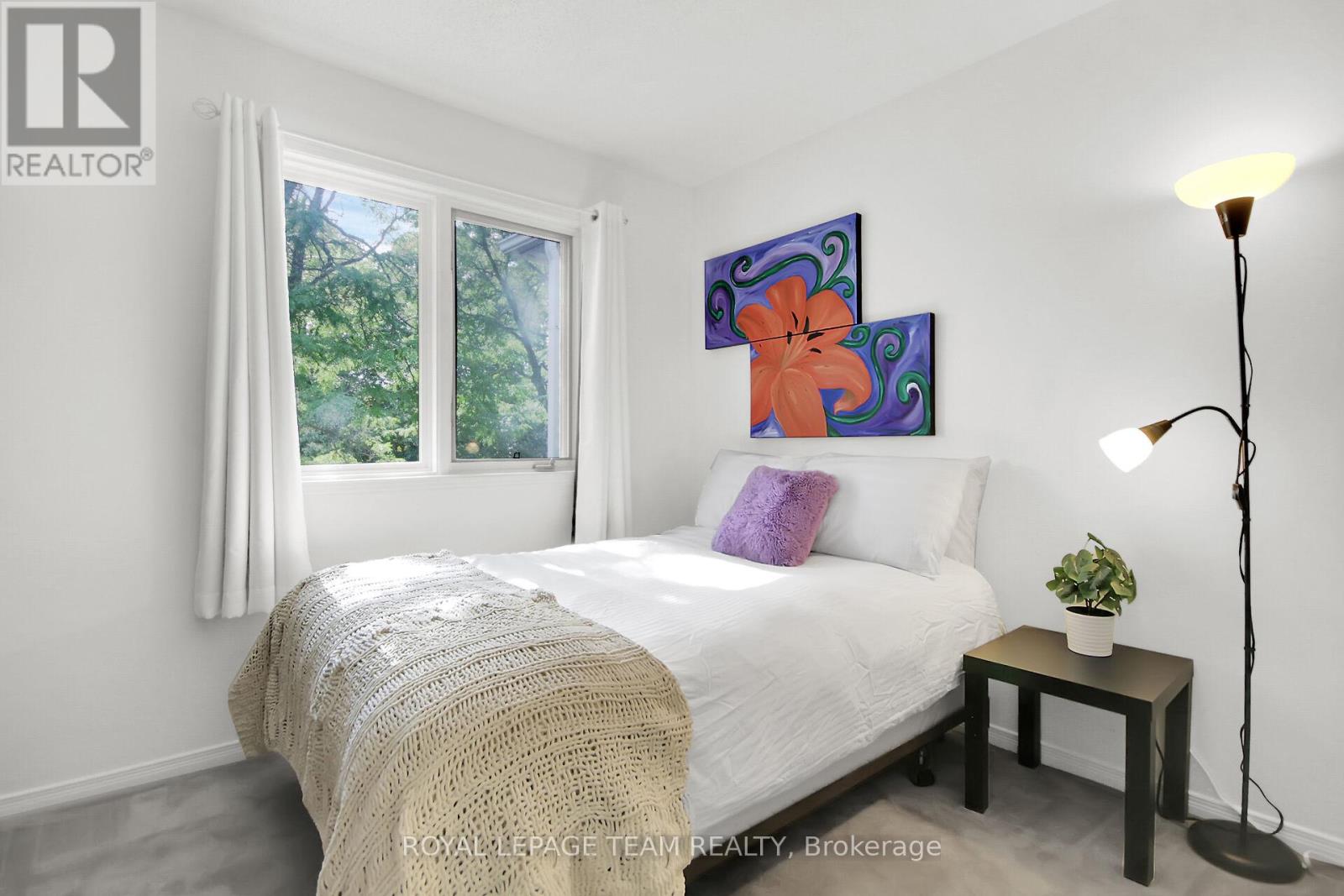 Photo 23 of 75 Inverary Drive, Ottawa ON