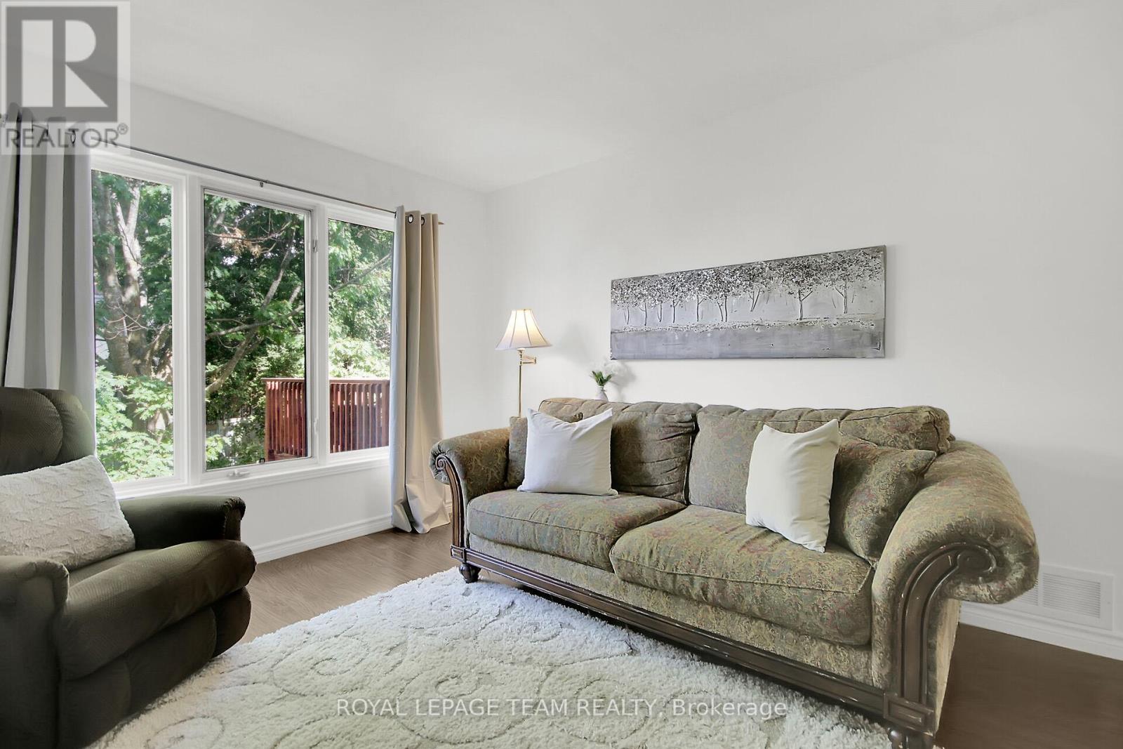 Photo 9 of 75 Inverary Drive, Ottawa ON