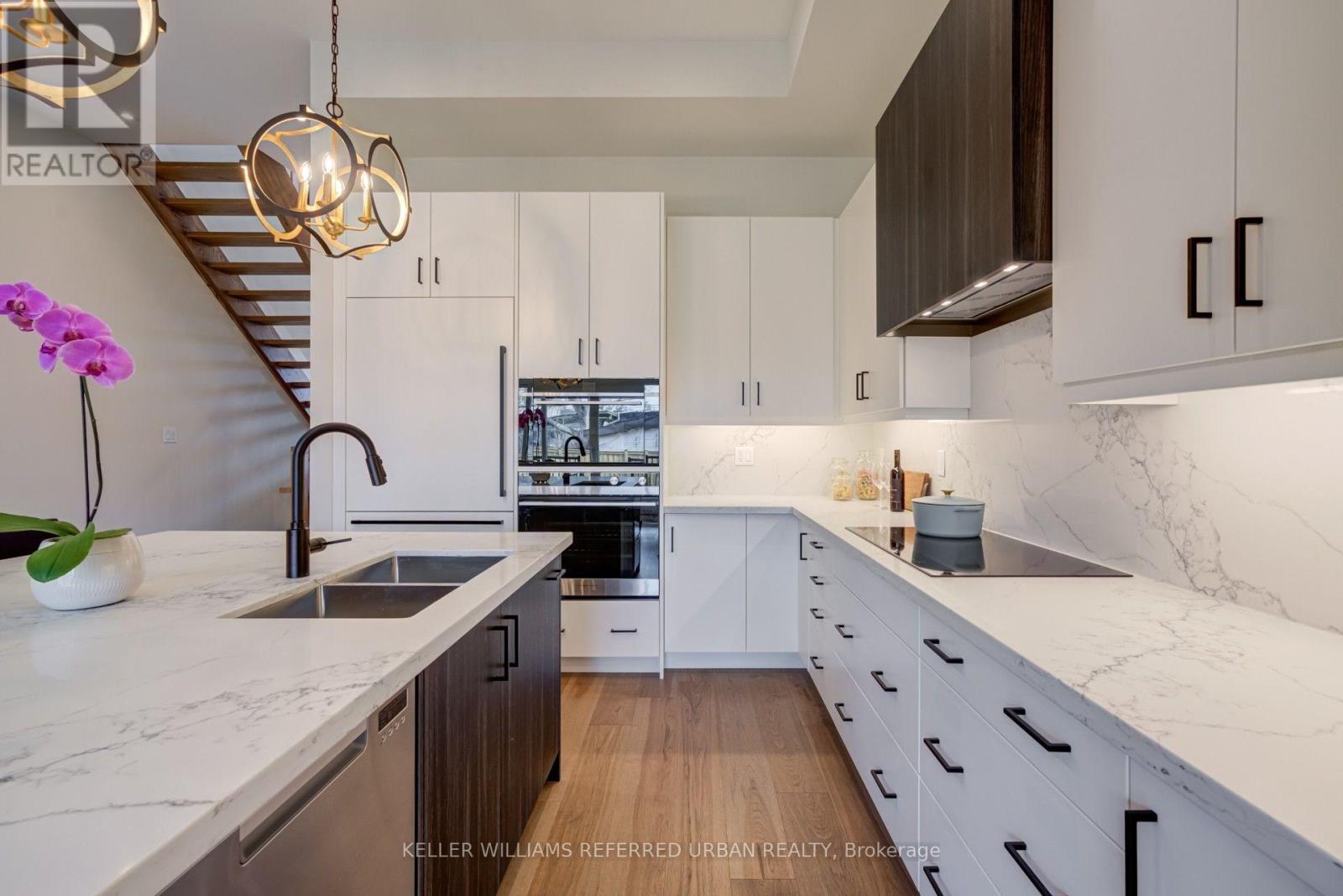 Photo 10 of 62 Ash Crescent, Toronto ON