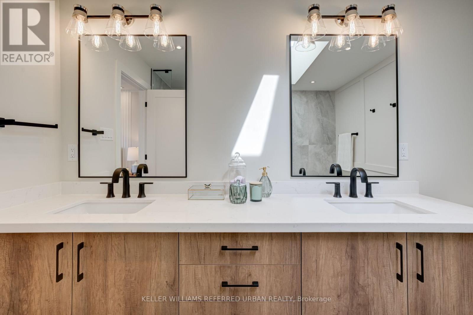 Photo 22 of 62 Ash Crescent, Toronto ON