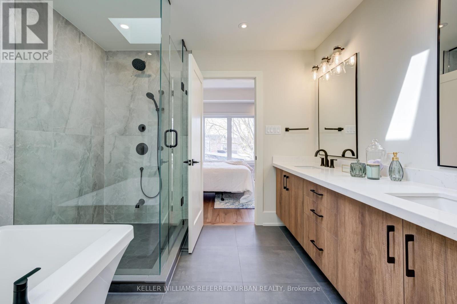 Photo 23 of 62 Ash Crescent, Toronto ON