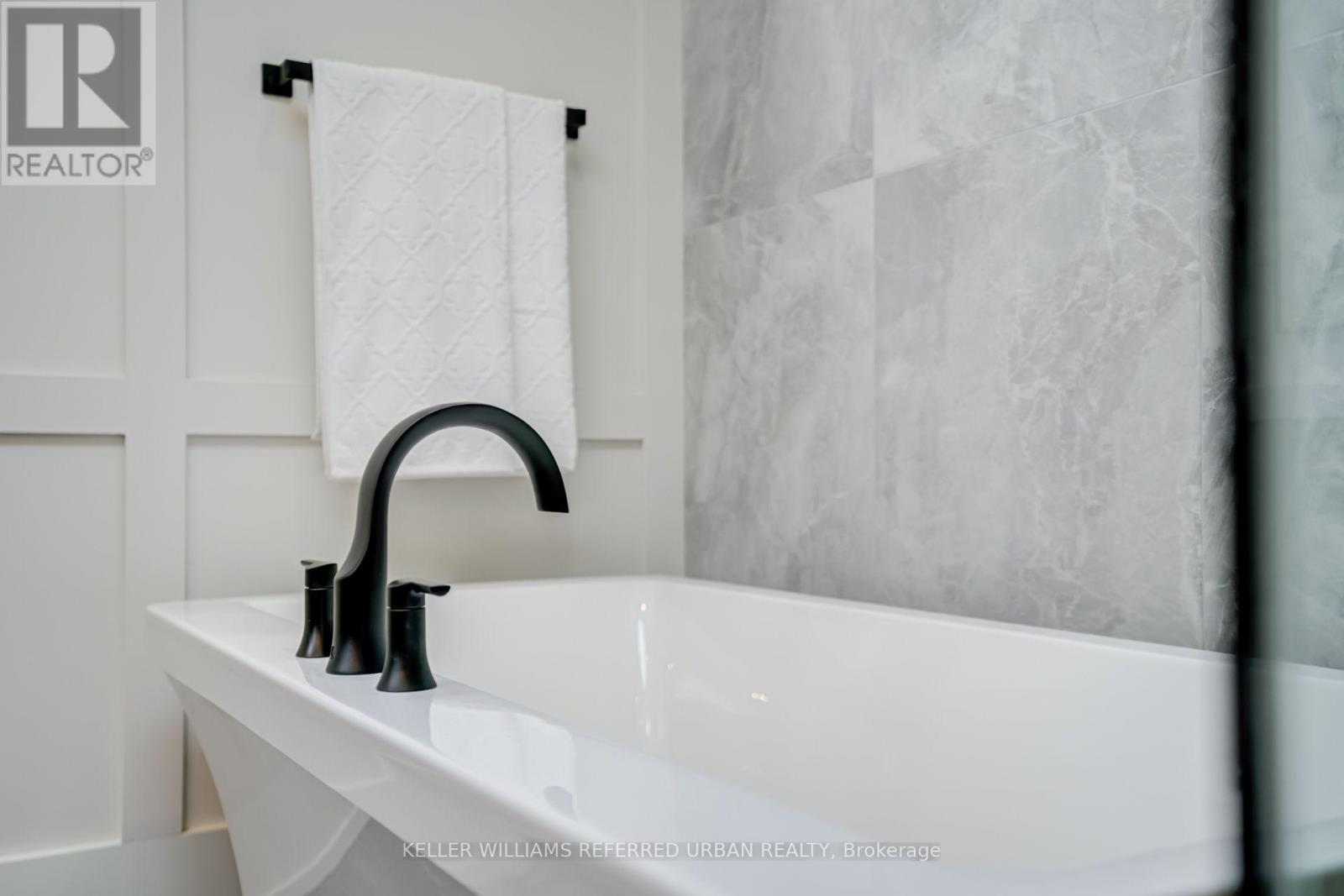 Photo 24 of 62 Ash Crescent, Toronto ON