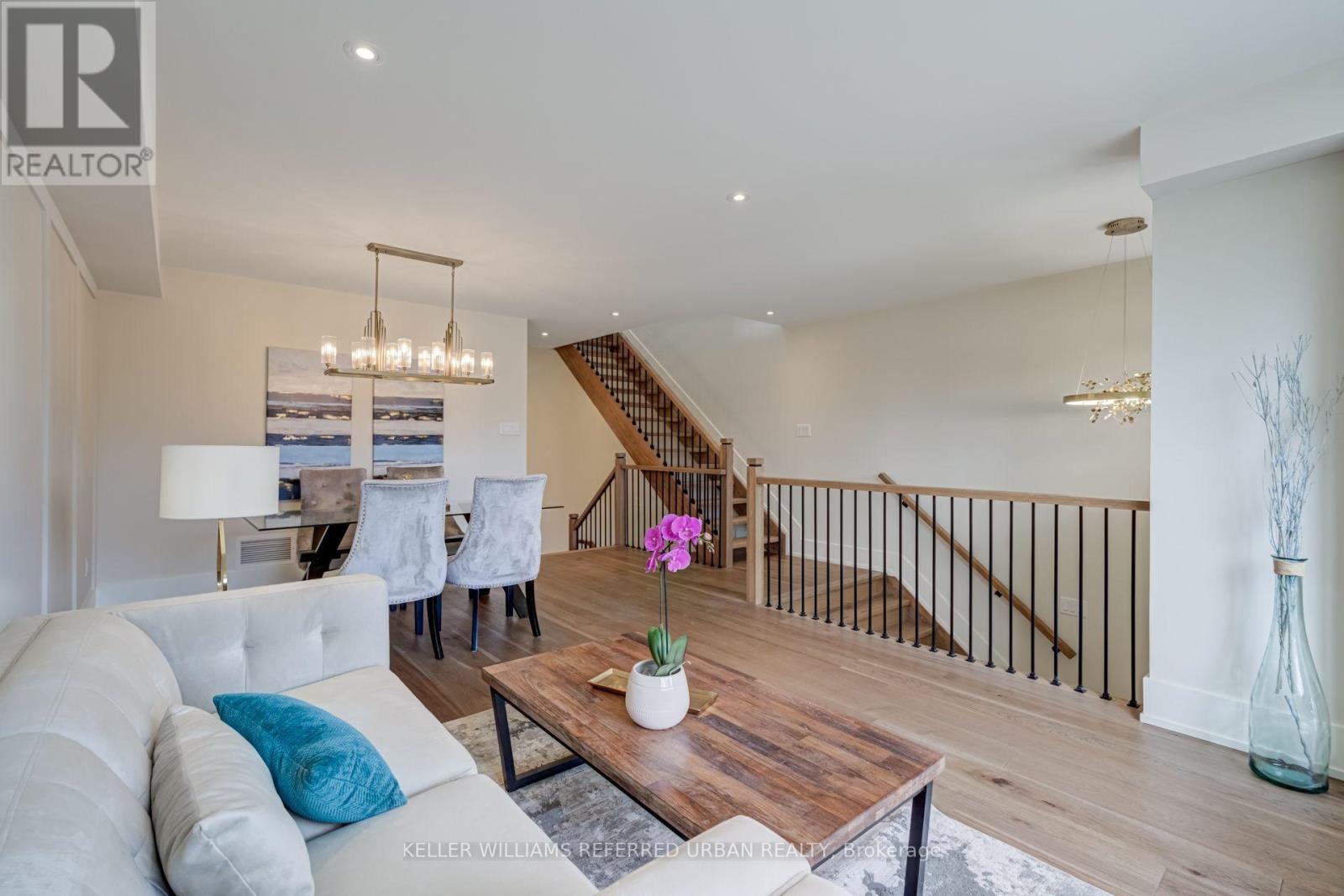 Photo 3 of 62 Ash Crescent, Toronto ON