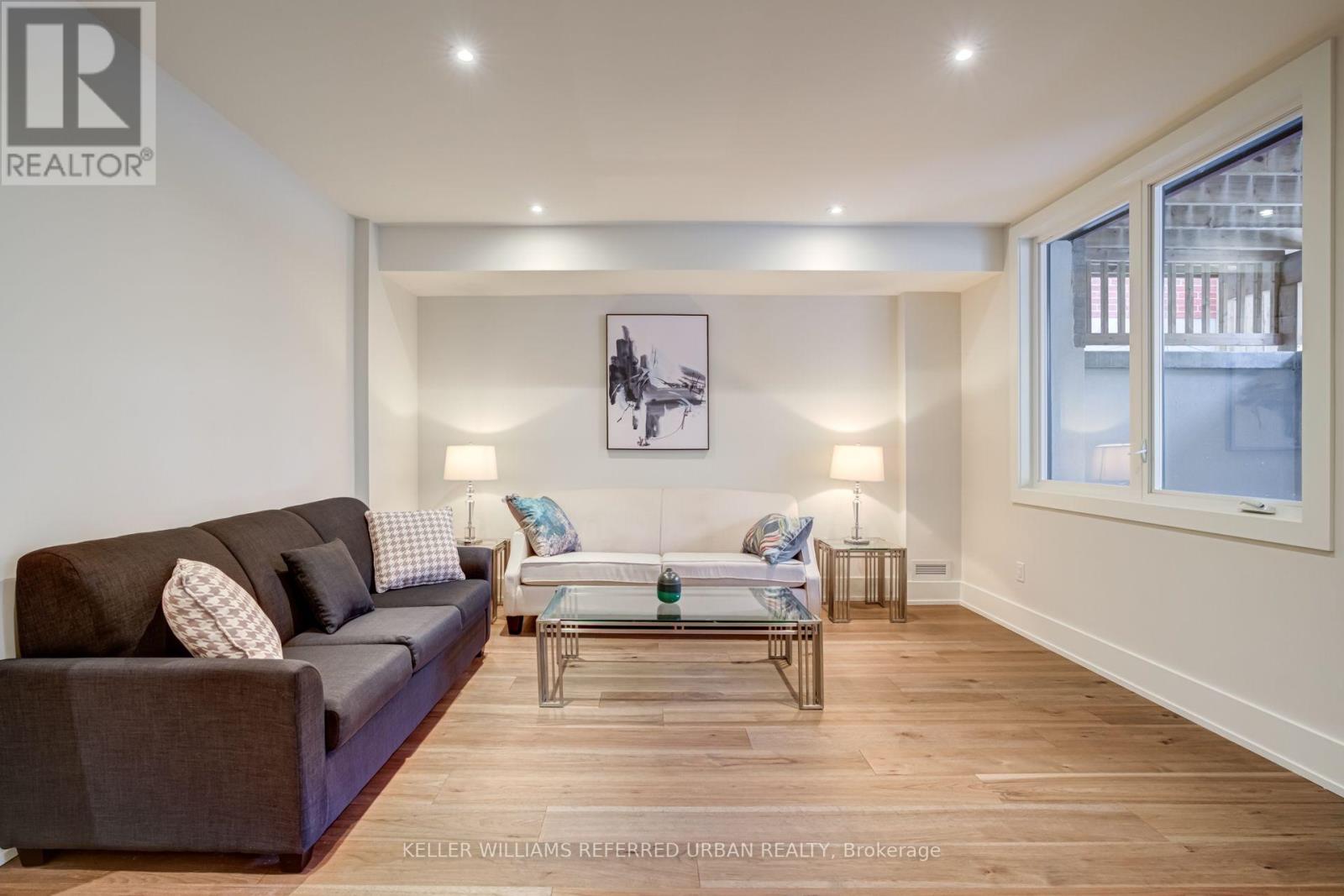 Photo 35 of 62 Ash Crescent, Toronto ON