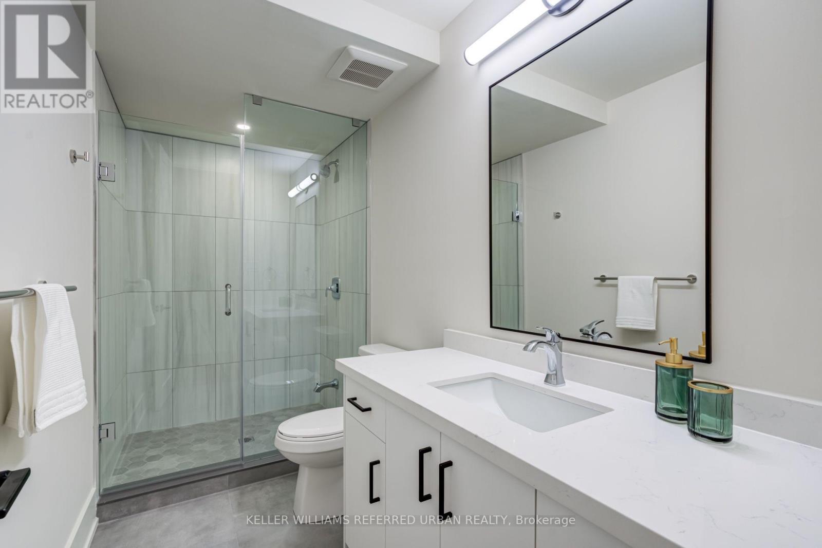 Photo 37 of 62 Ash Crescent, Toronto ON