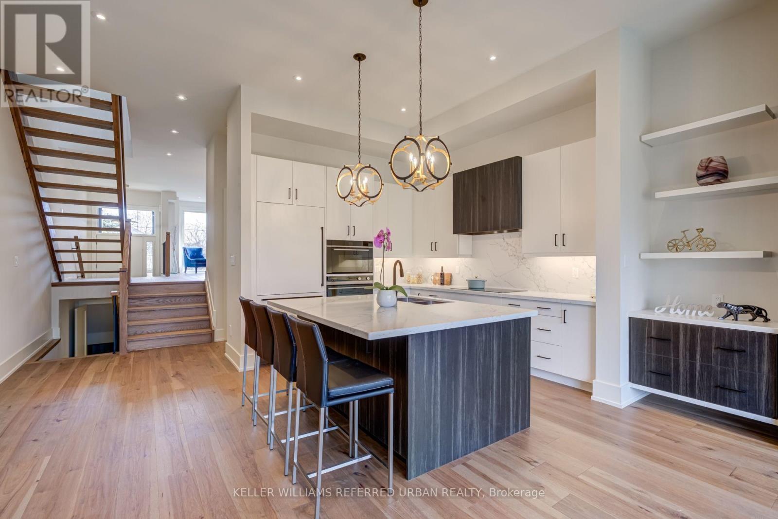Photo 7 of 62 Ash Crescent, Toronto ON