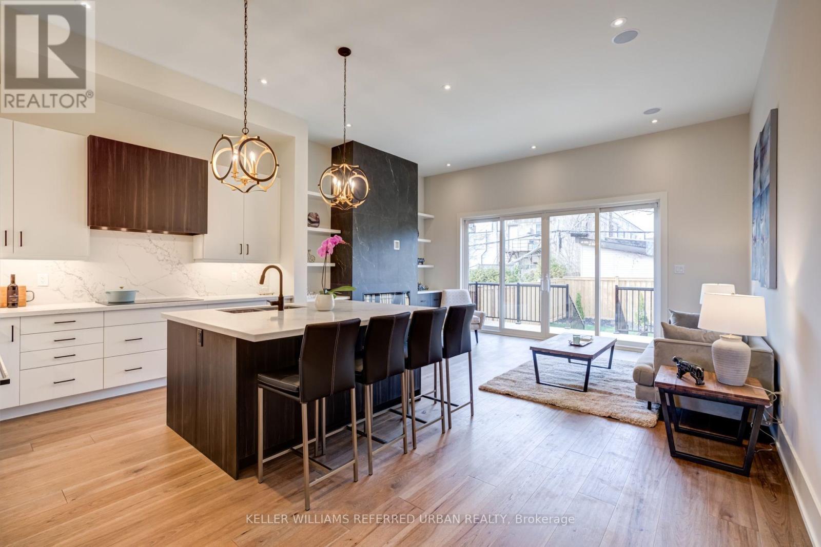 Photo 8 of 62 Ash Crescent, Toronto ON