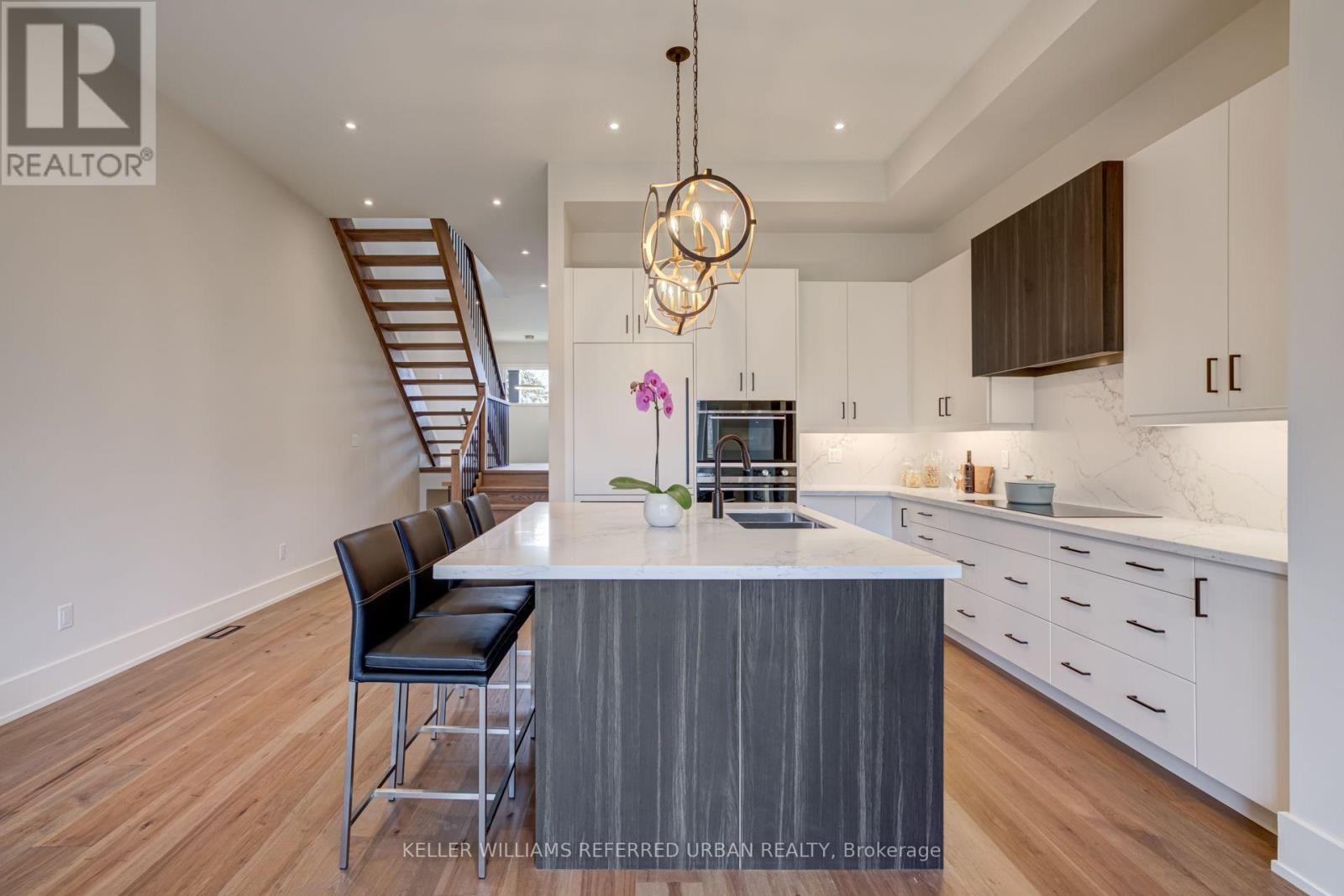 Photo 9 of 62 Ash Crescent, Toronto ON