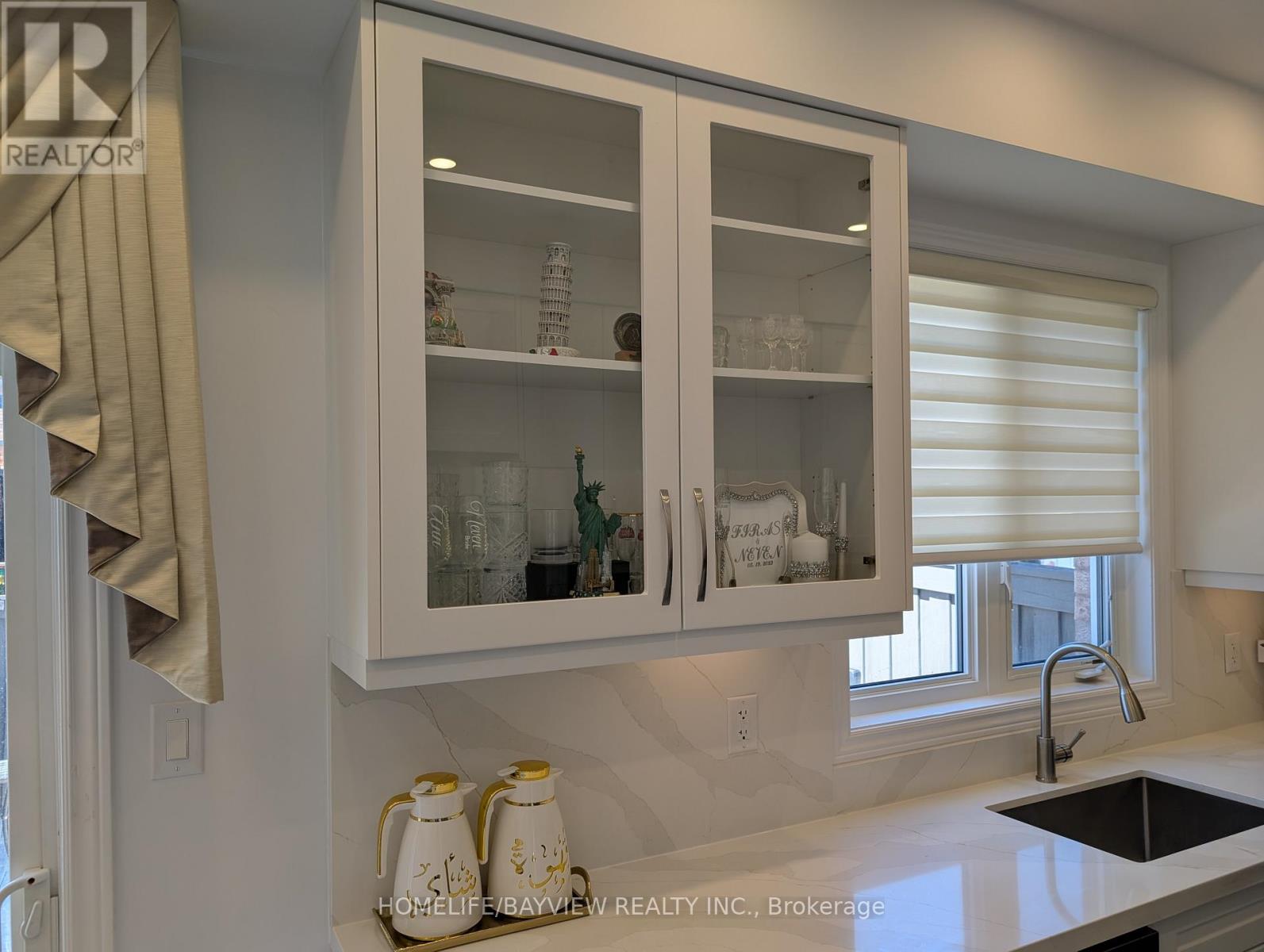 Photo 11 of 32 Devonsleigh Drive, Brampton ON