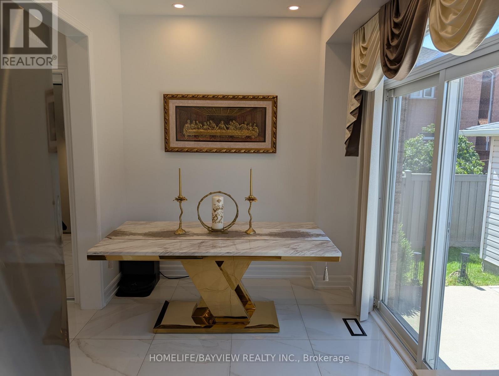 Photo 13 of 32 Devonsleigh Drive, Brampton ON