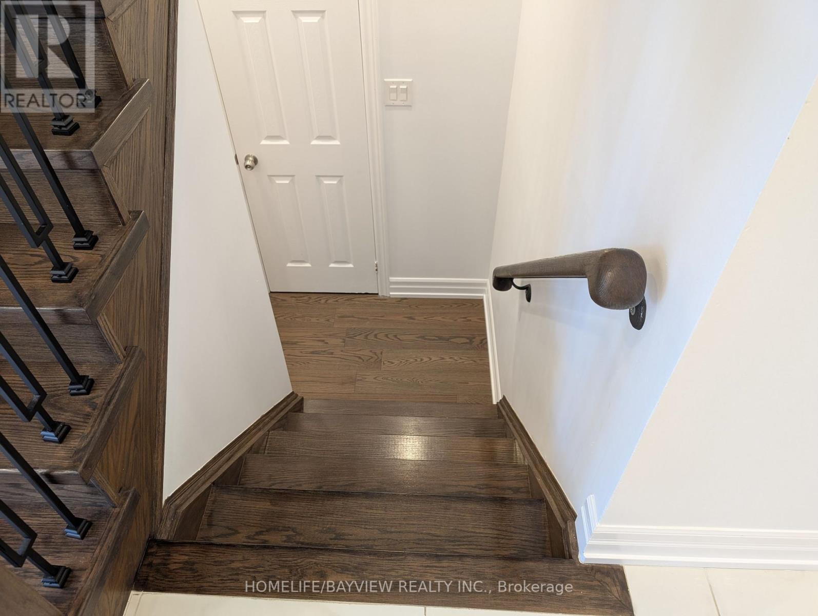 Photo 14 of 32 Devonsleigh Drive, Brampton ON