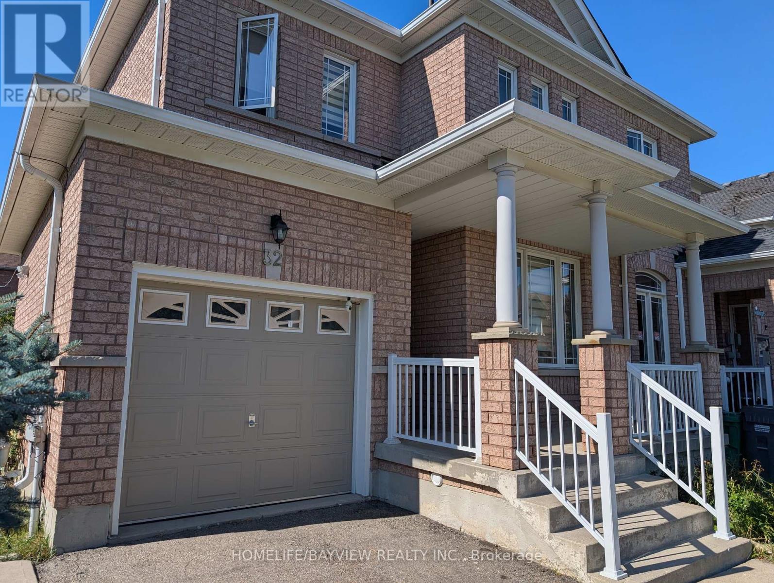 Photo 2 of 32 Devonsleigh Drive, Brampton ON