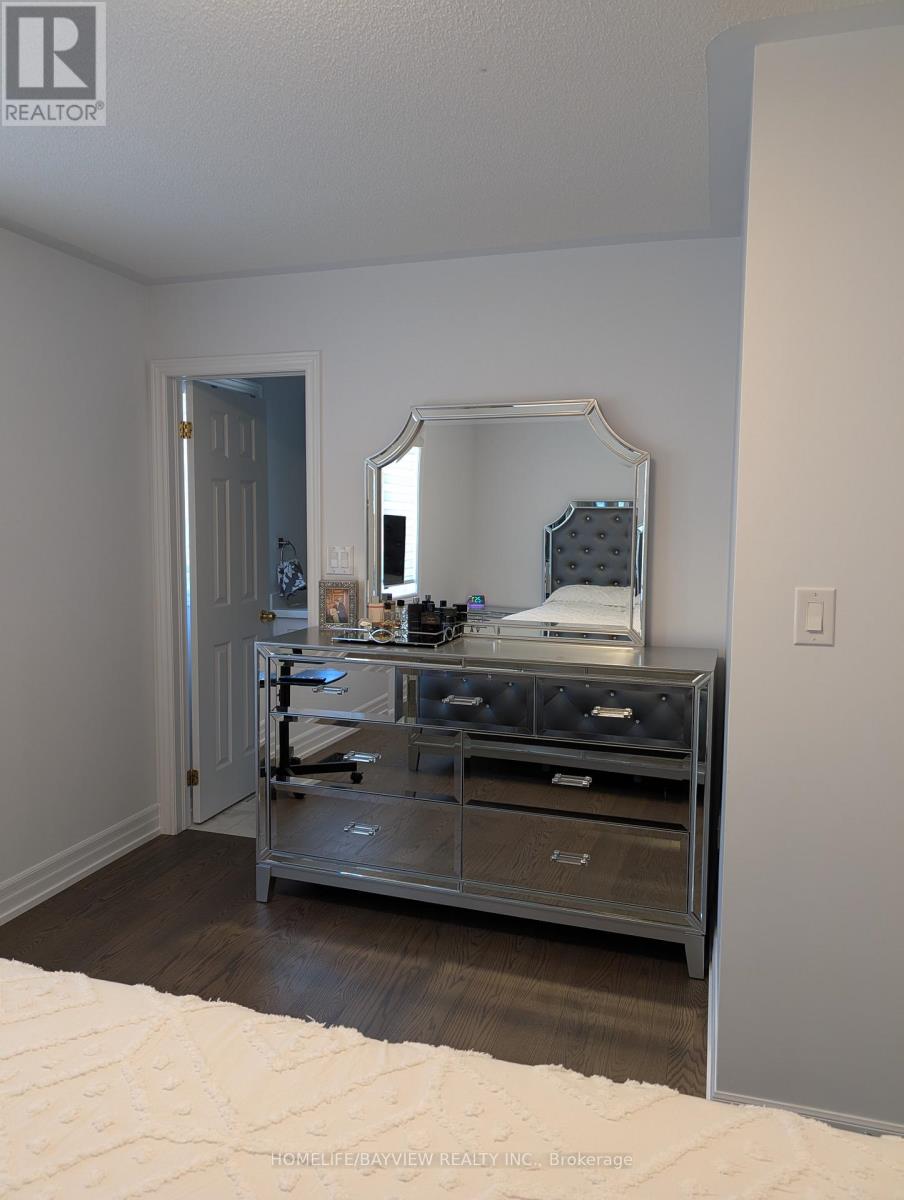 Photo 20 of 32 Devonsleigh Drive, Brampton ON