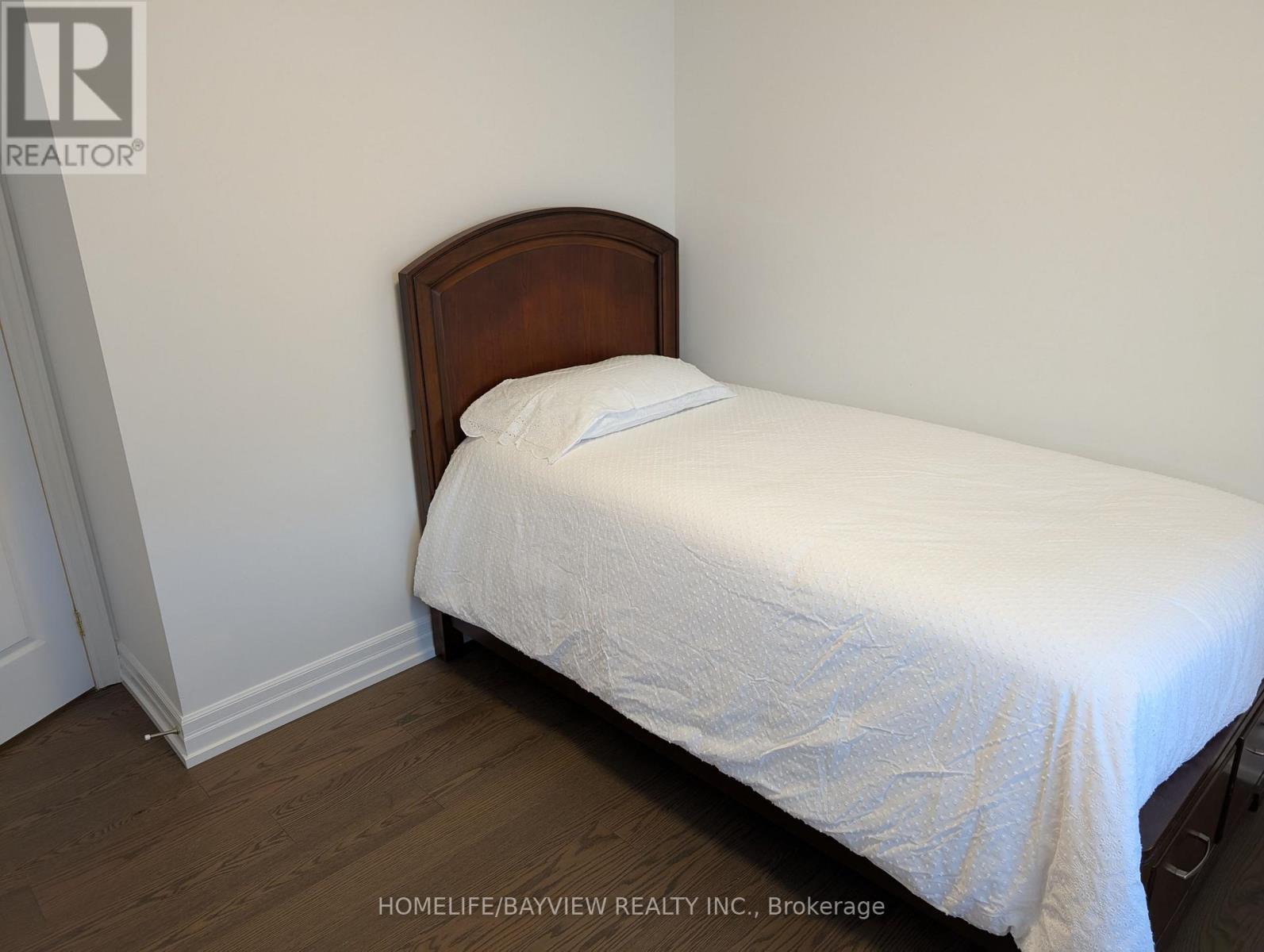 Photo 24 of 32 Devonsleigh Drive, Brampton ON