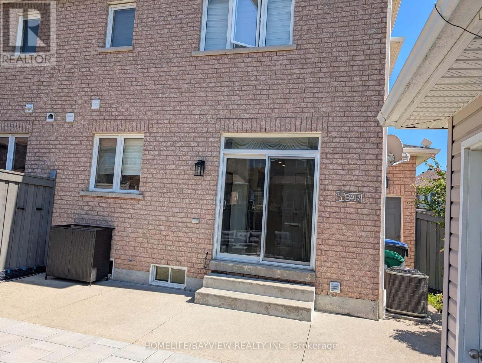 Photo 27 of 32 Devonsleigh Drive, Brampton ON