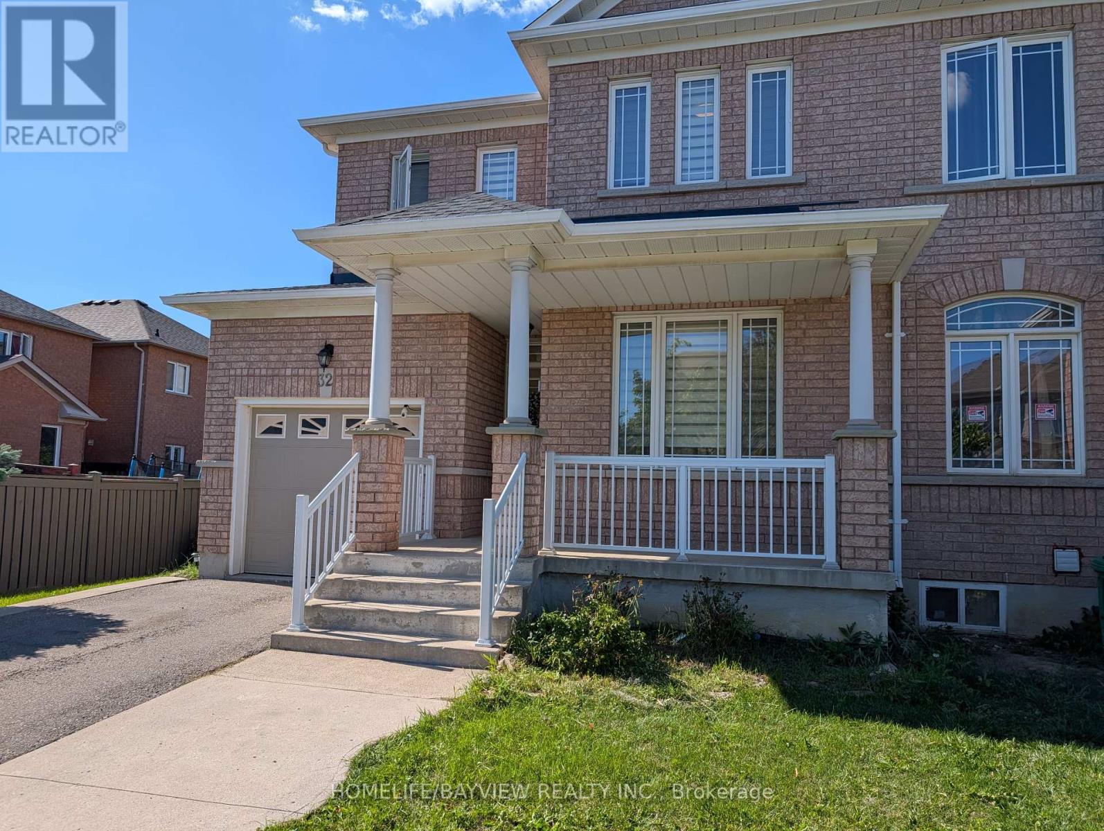 Photo 3 of 32 Devonsleigh Drive, Brampton ON