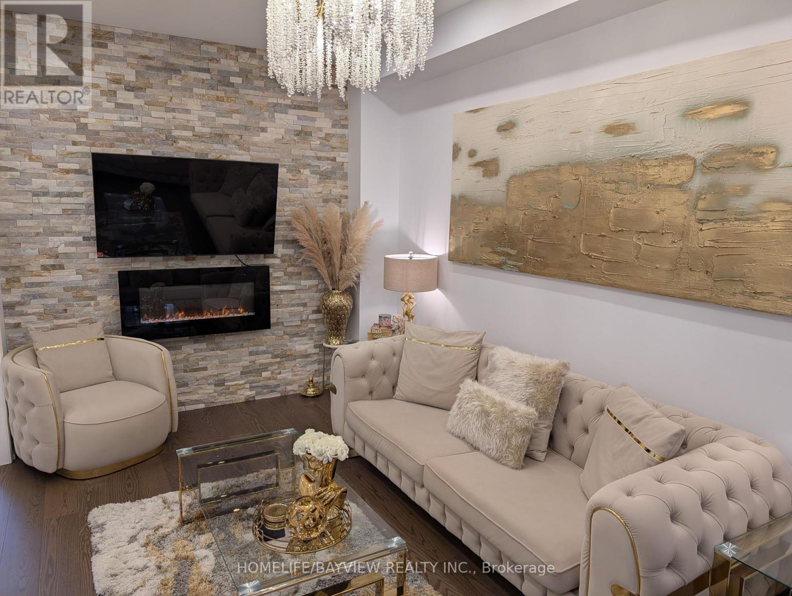 Photo 5 of 32 Devonsleigh Drive, Brampton ON