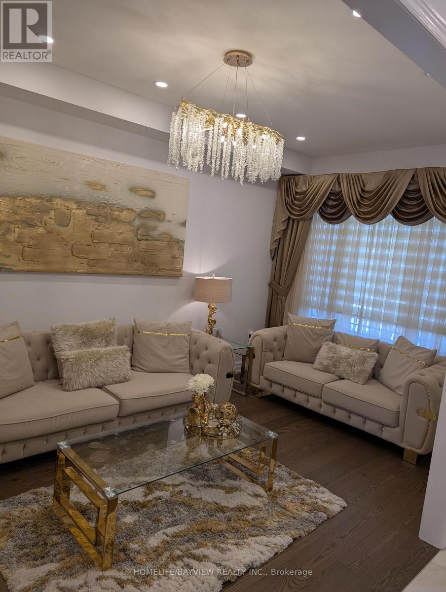 Photo 6 of 32 Devonsleigh Drive, Brampton ON