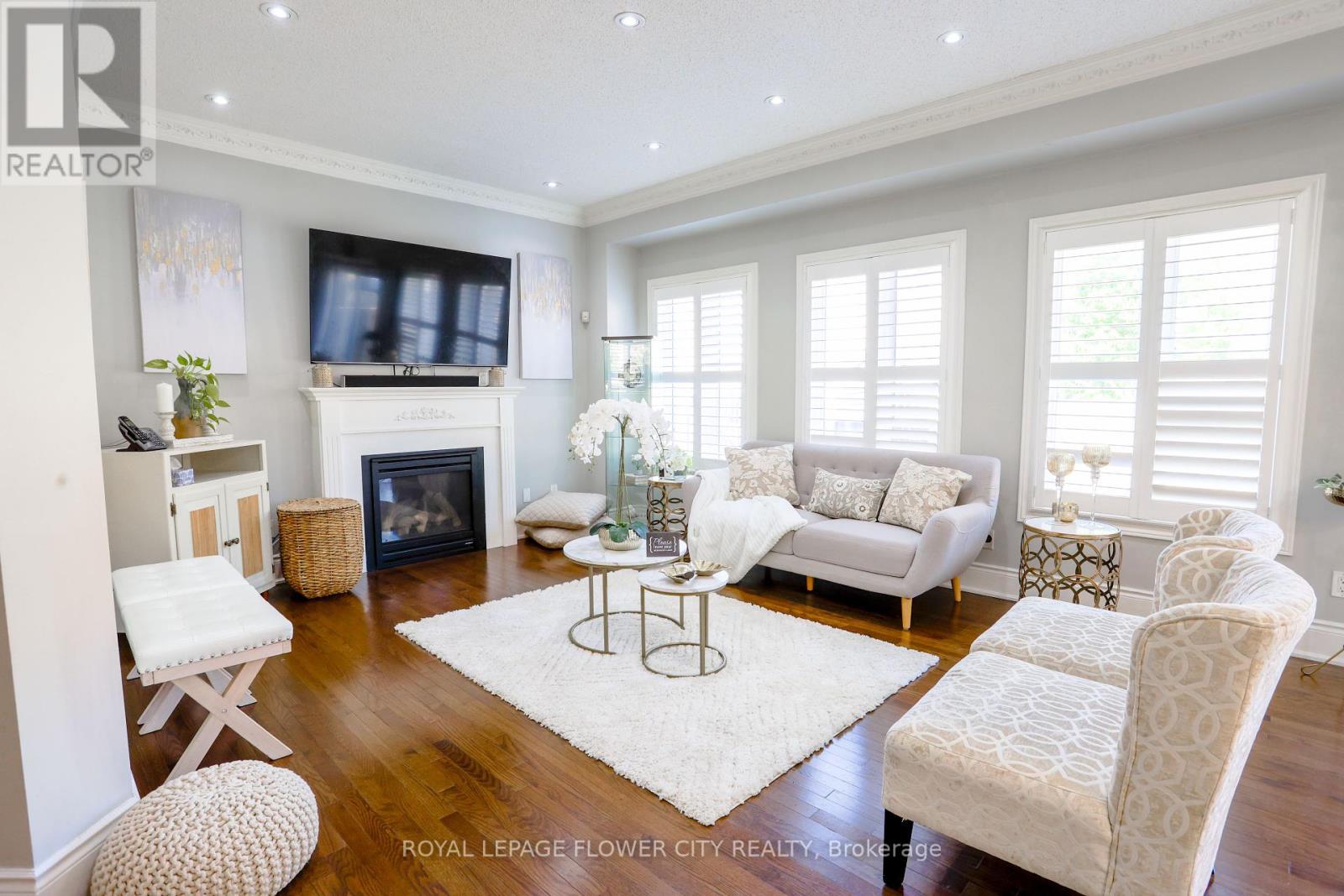 Photo 10 of 19 Teal Crest Circle, Brampton ON