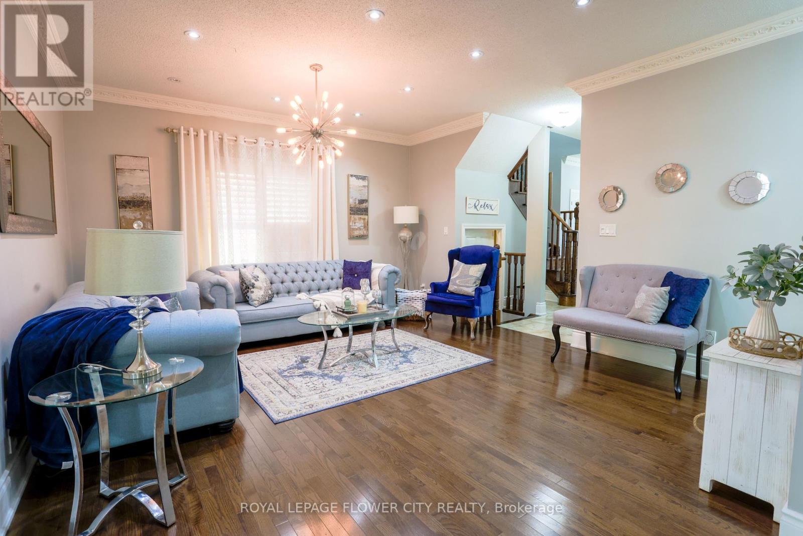 Photo 7 of 19 Teal Crest Circle, Brampton ON